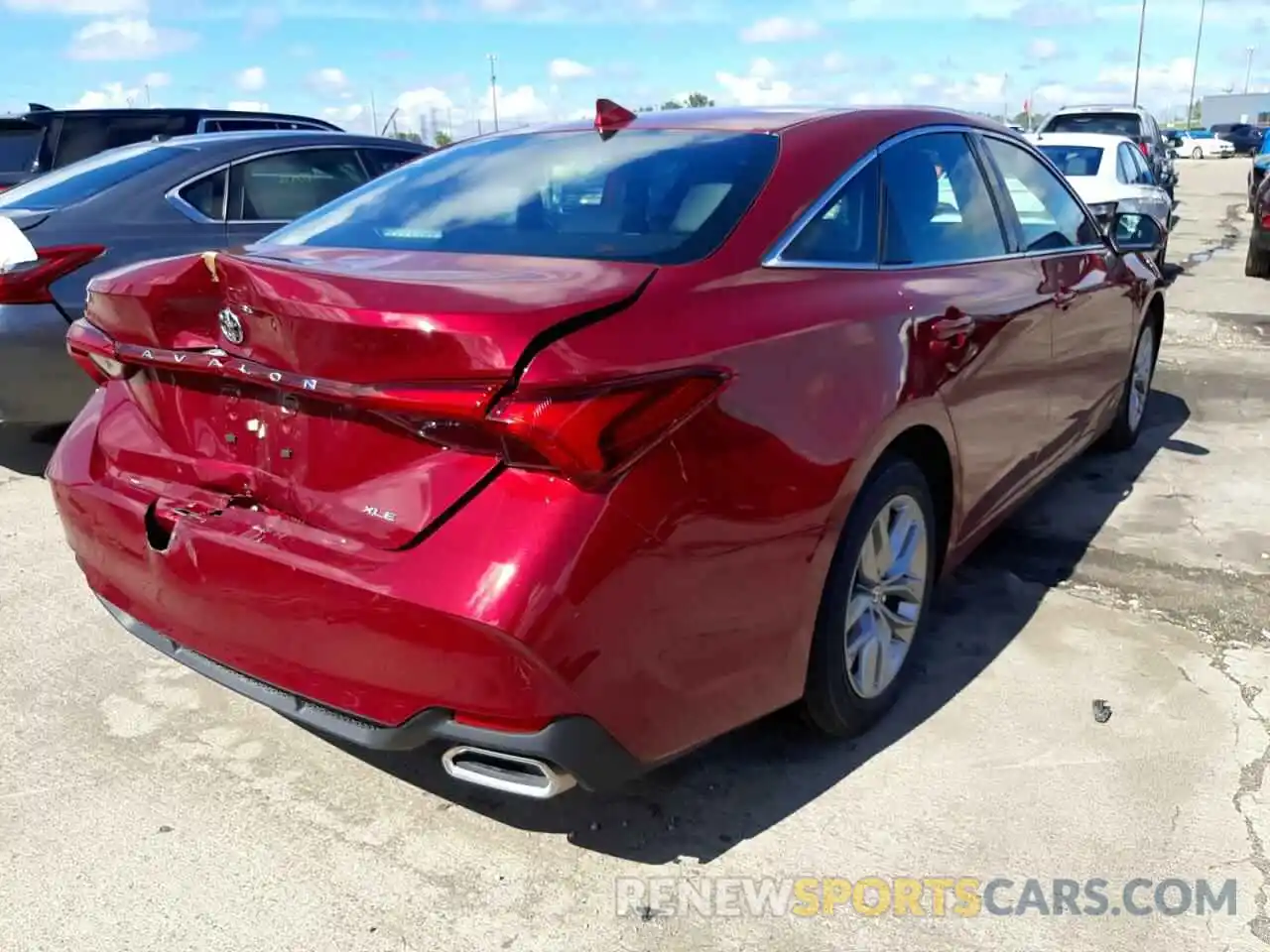 4 Photograph of a damaged car 4T1JZ1FB8NU077493 TOYOTA AVALON 2022