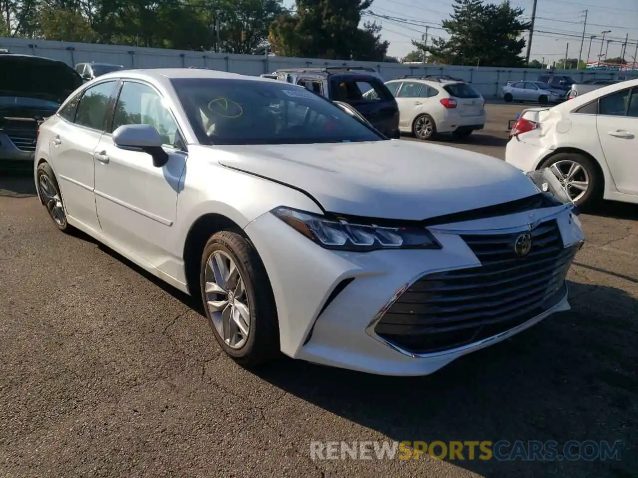 1 Photograph of a damaged car 4T1JZ1FB8NU082760 TOYOTA AVALON 2022