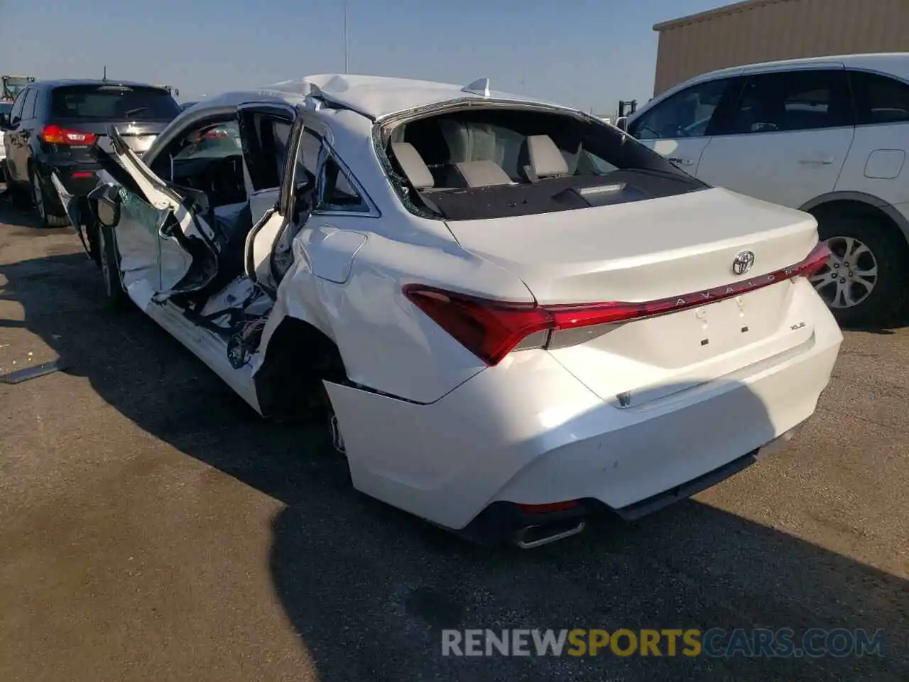 3 Photograph of a damaged car 4T1JZ1FB8NU082760 TOYOTA AVALON 2022