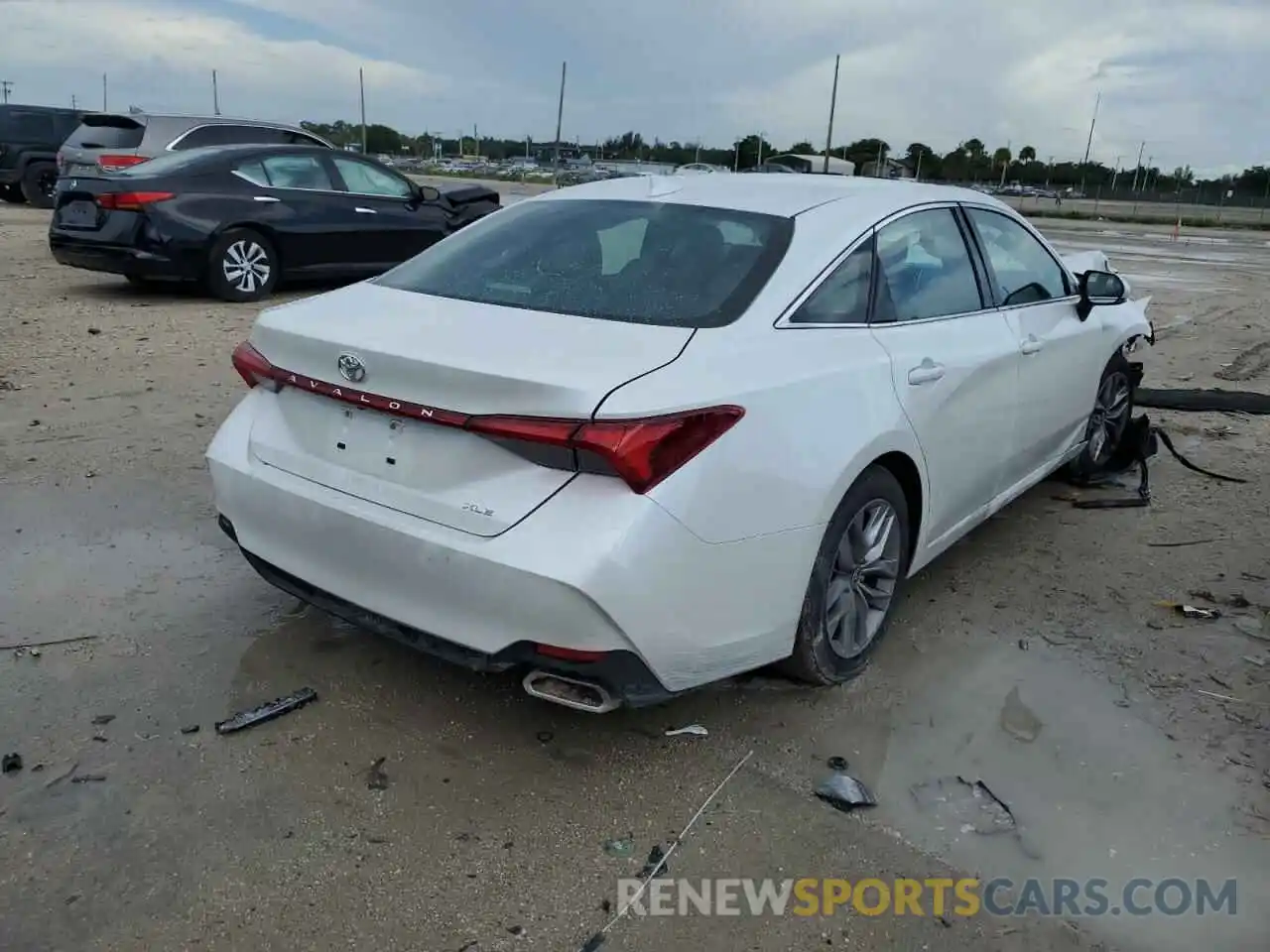 4 Photograph of a damaged car 4T1JZ1FB9NU079916 TOYOTA AVALON 2022