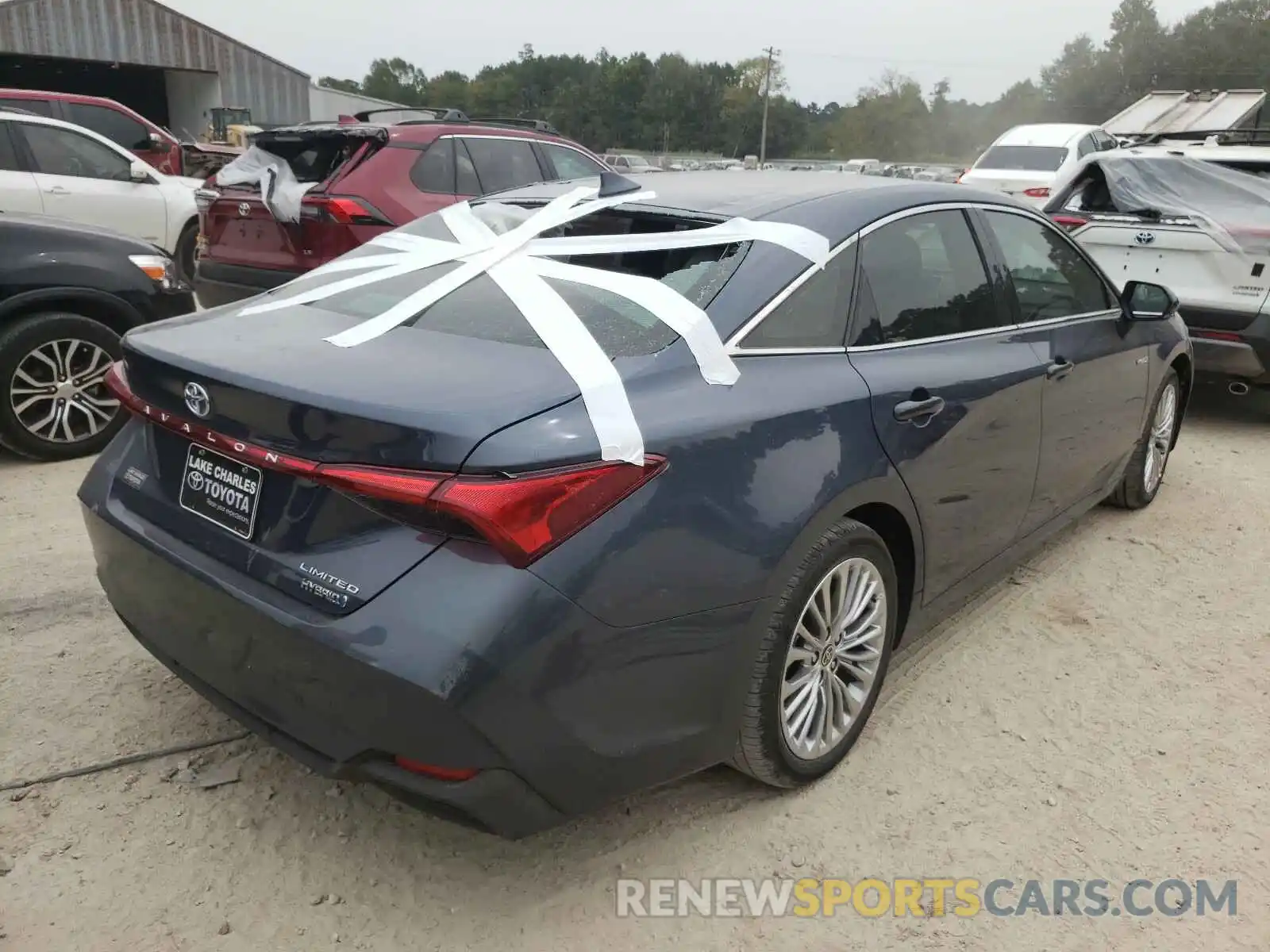 4 Photograph of a damaged car 4T1C21FB6LU017156 TOYOTA AVALON LIM 2020