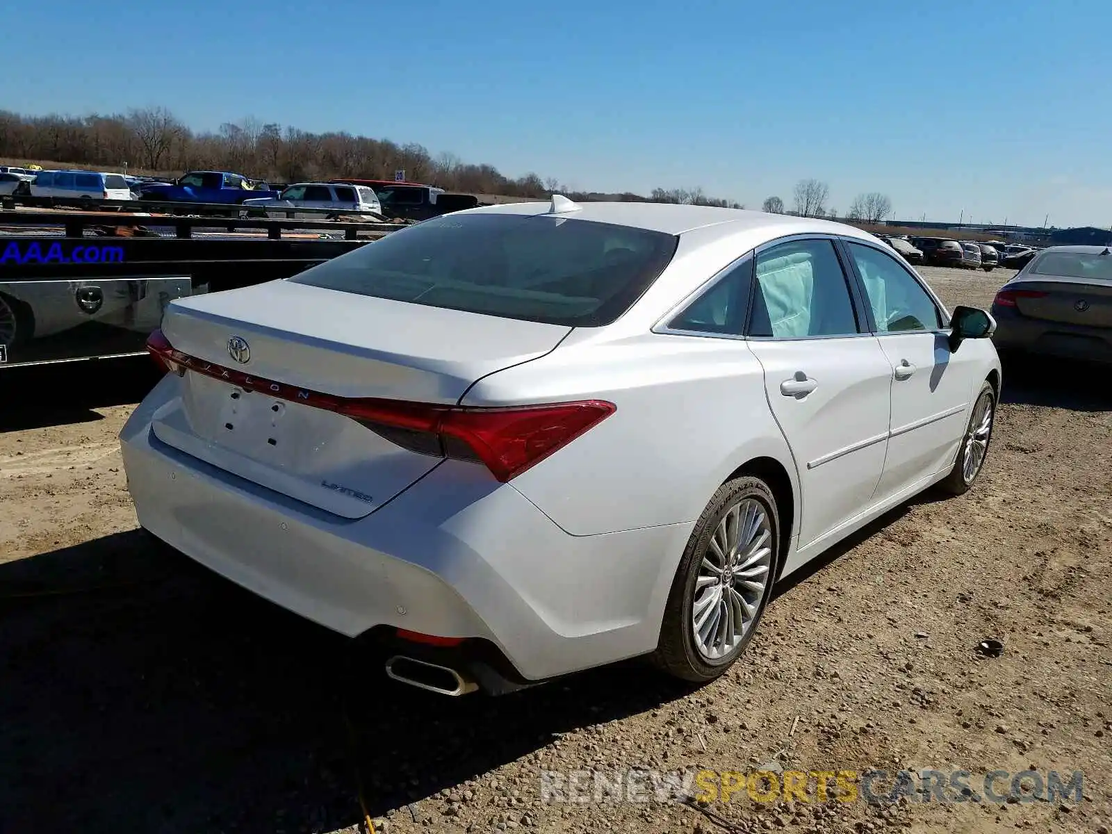 4 Photograph of a damaged car 4T1DZ1FB6LU048004 TOYOTA AVALON LIM 2020