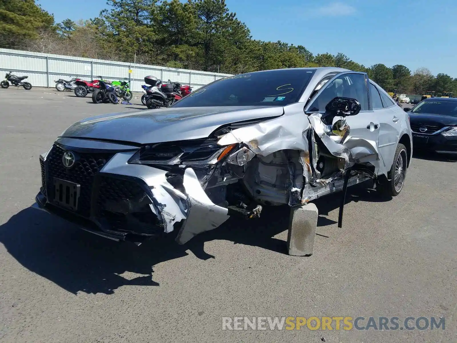 2 Photograph of a damaged car 4T1HZ1FB8LU040519 TOYOTA AVALON TOU 2020