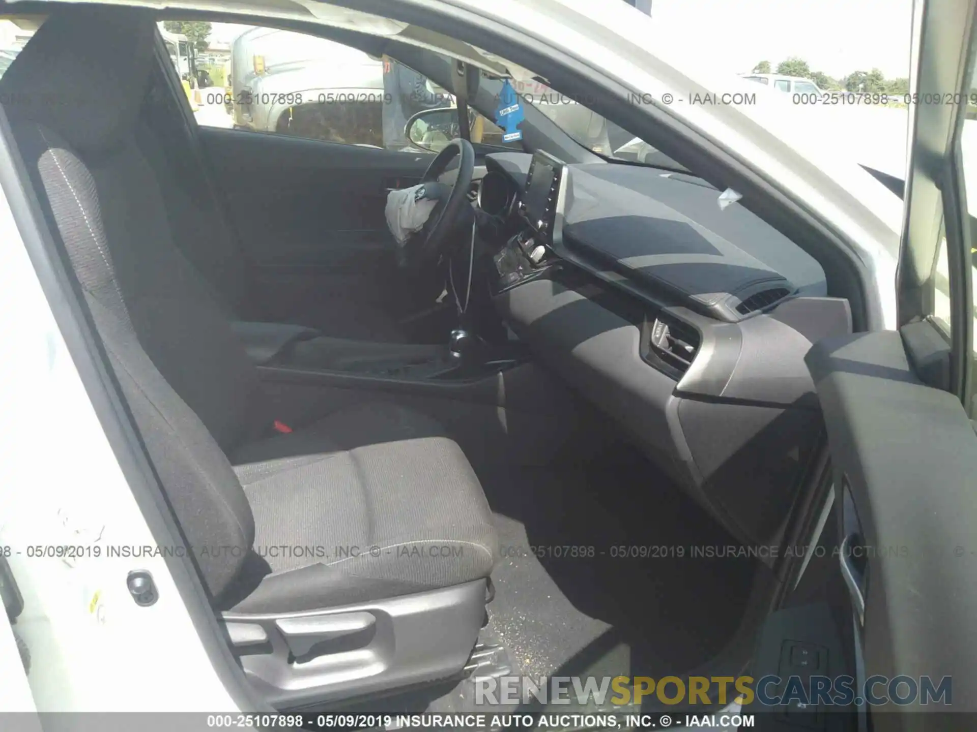 5 Photograph of a damaged car JTNKHMBX1K1034556 TOYOTA C-HR 2019