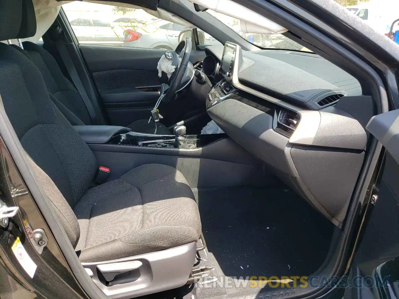 5 Photograph of a damaged car JTNKHMBX1K1041359 TOYOTA C-HR 2019