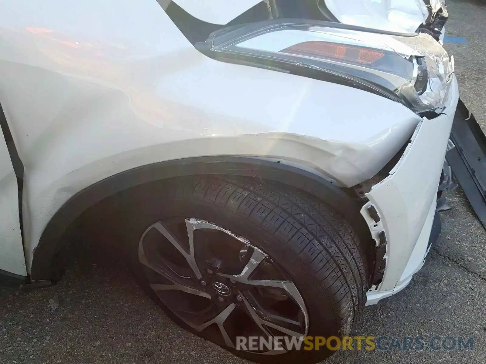 9 Photograph of a damaged car JTNKHMBX2K1043573 TOYOTA C-HR 2019