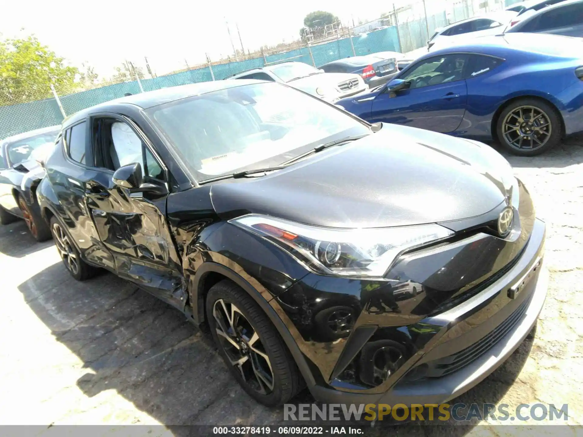 1 Photograph of a damaged car JTNKHMBX4K1017752 TOYOTA C-HR 2019