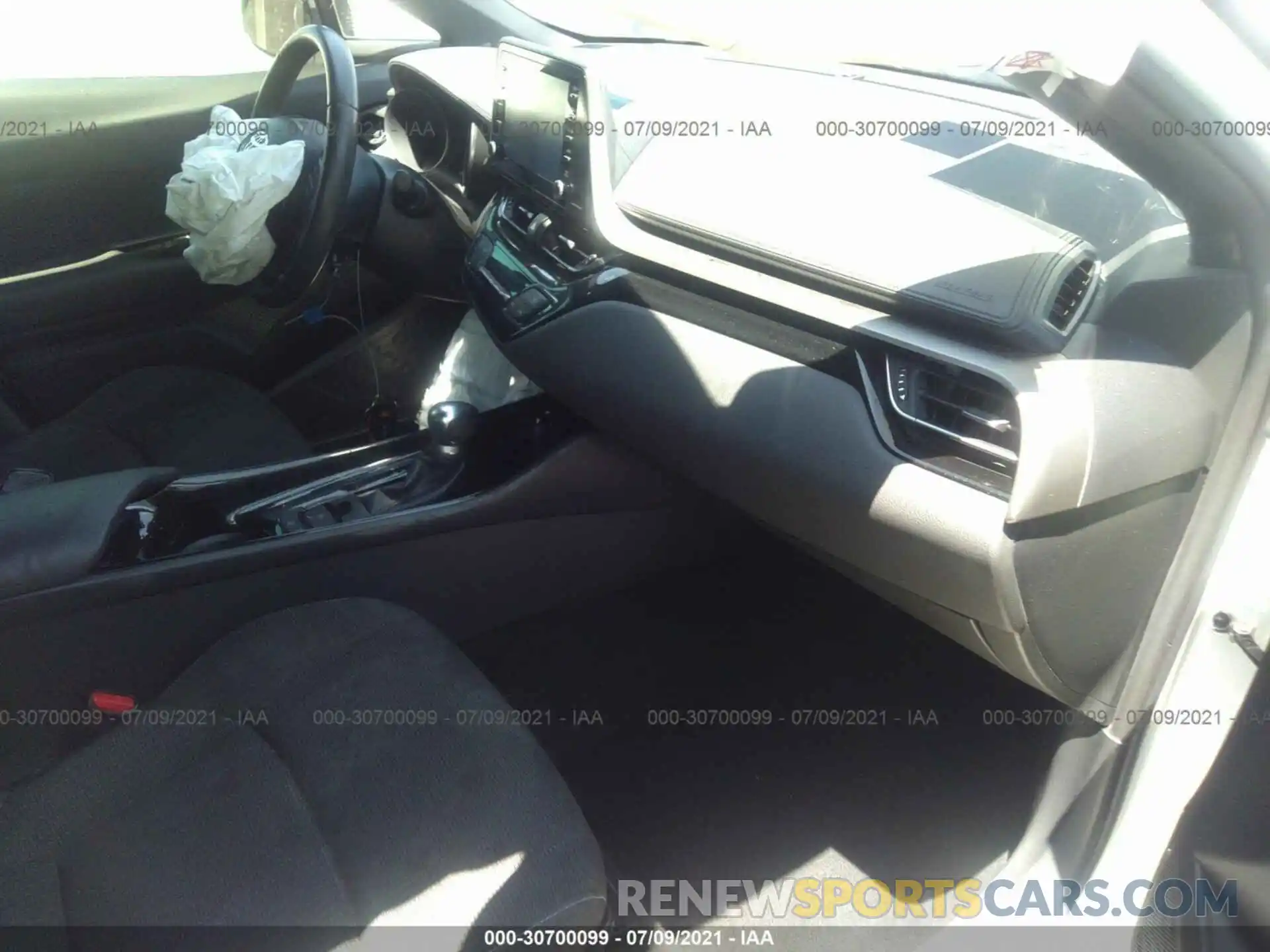 5 Photograph of a damaged car JTNKHMBX5K1049772 TOYOTA C-HR 2019