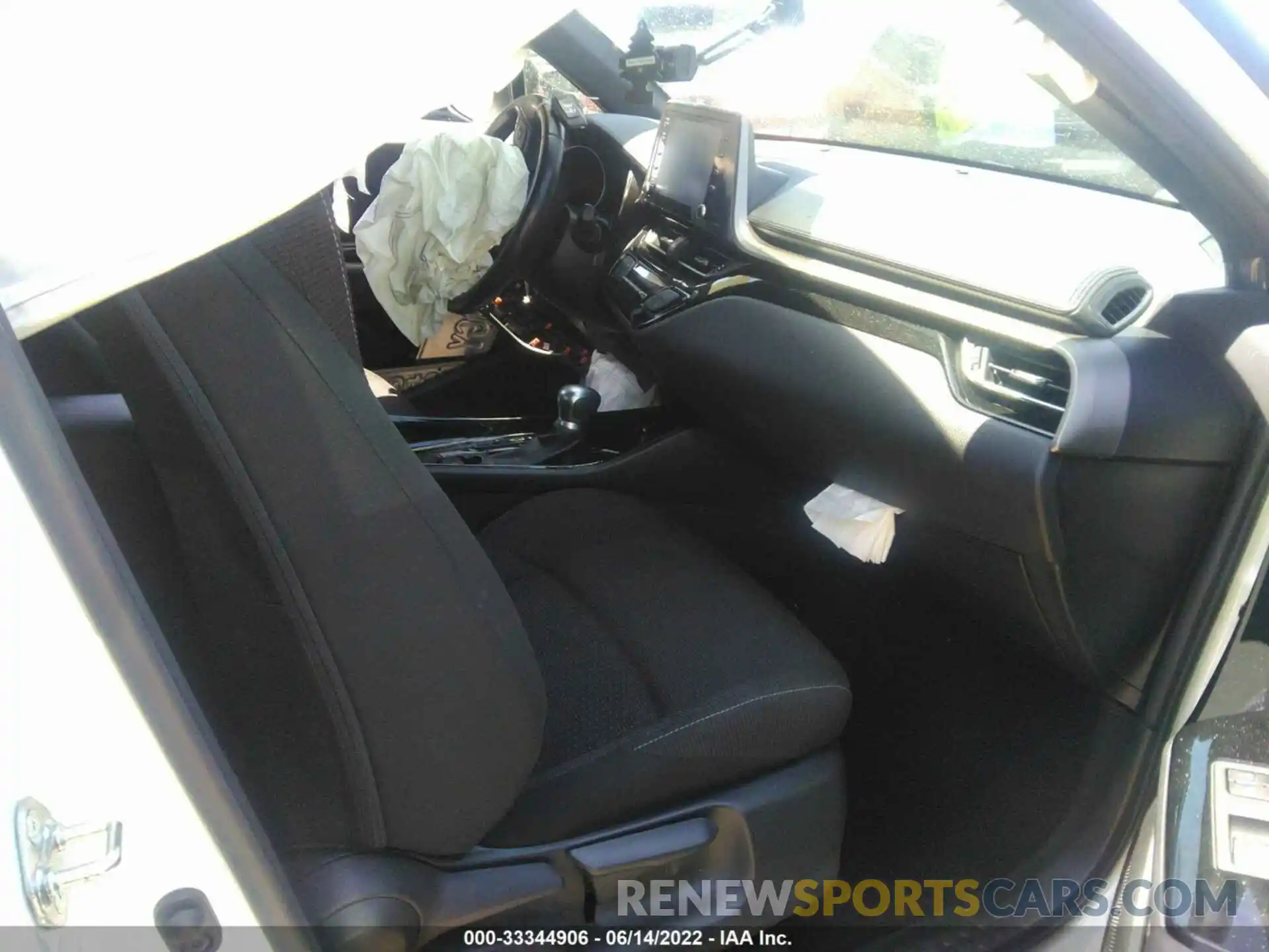 5 Photograph of a damaged car JTNKHMBX6K1031846 TOYOTA C-HR 2019