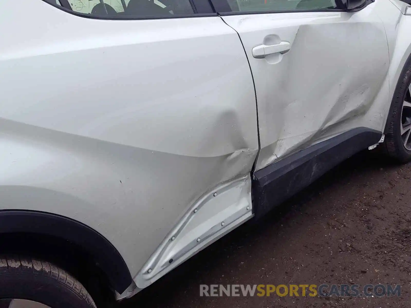 9 Photograph of a damaged car JTNKHMBX7K1023514 TOYOTA C-HR 2019