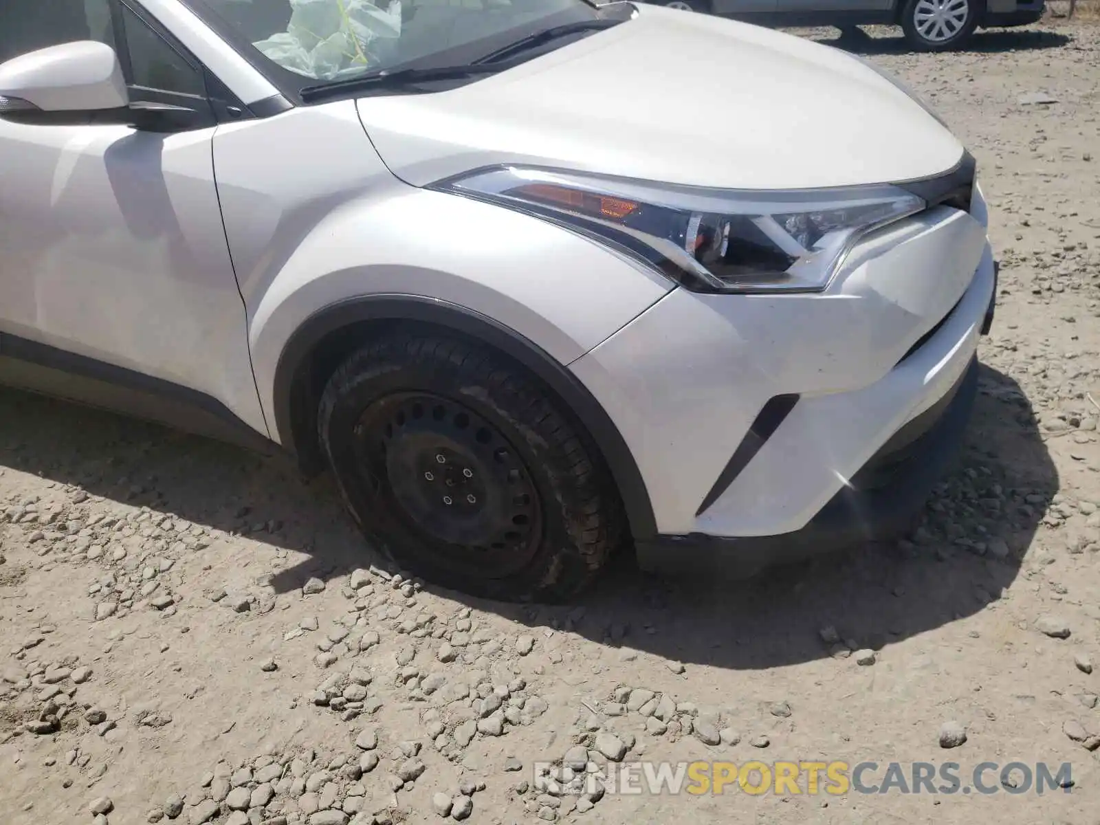 9 Photograph of a damaged car JTNKHMBX8K1023781 TOYOTA C-HR 2019