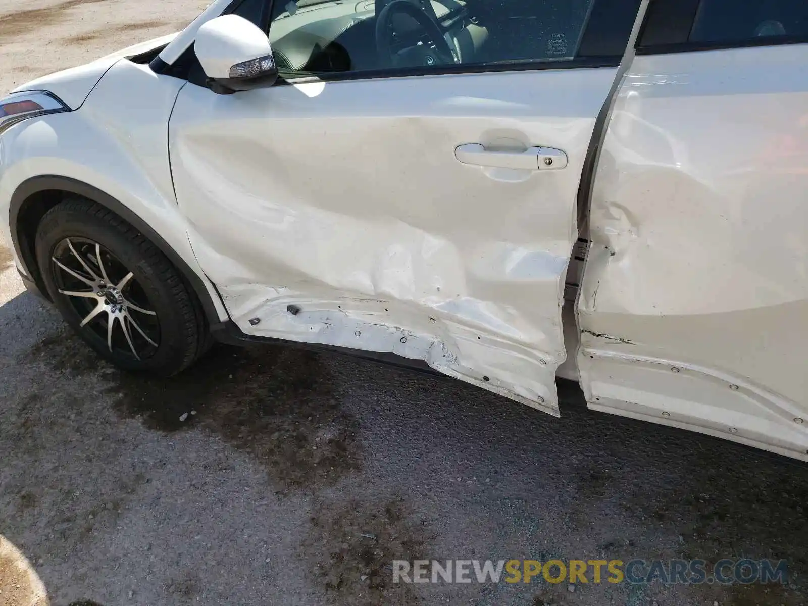 9 Photograph of a damaged car JTNKHMBX8K1030620 TOYOTA C-HR 2019