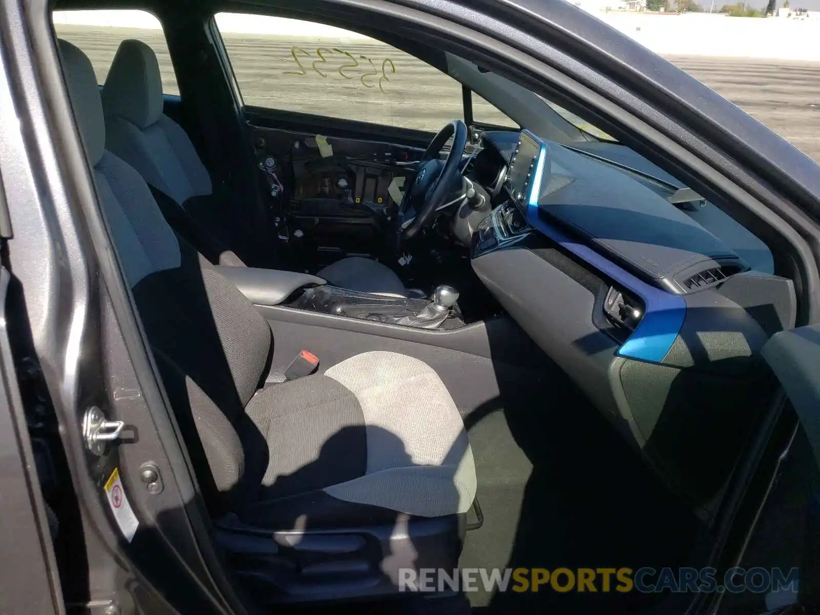 5 Photograph of a damaged car JTNKHMBX8K1045568 TOYOTA C-HR 2019