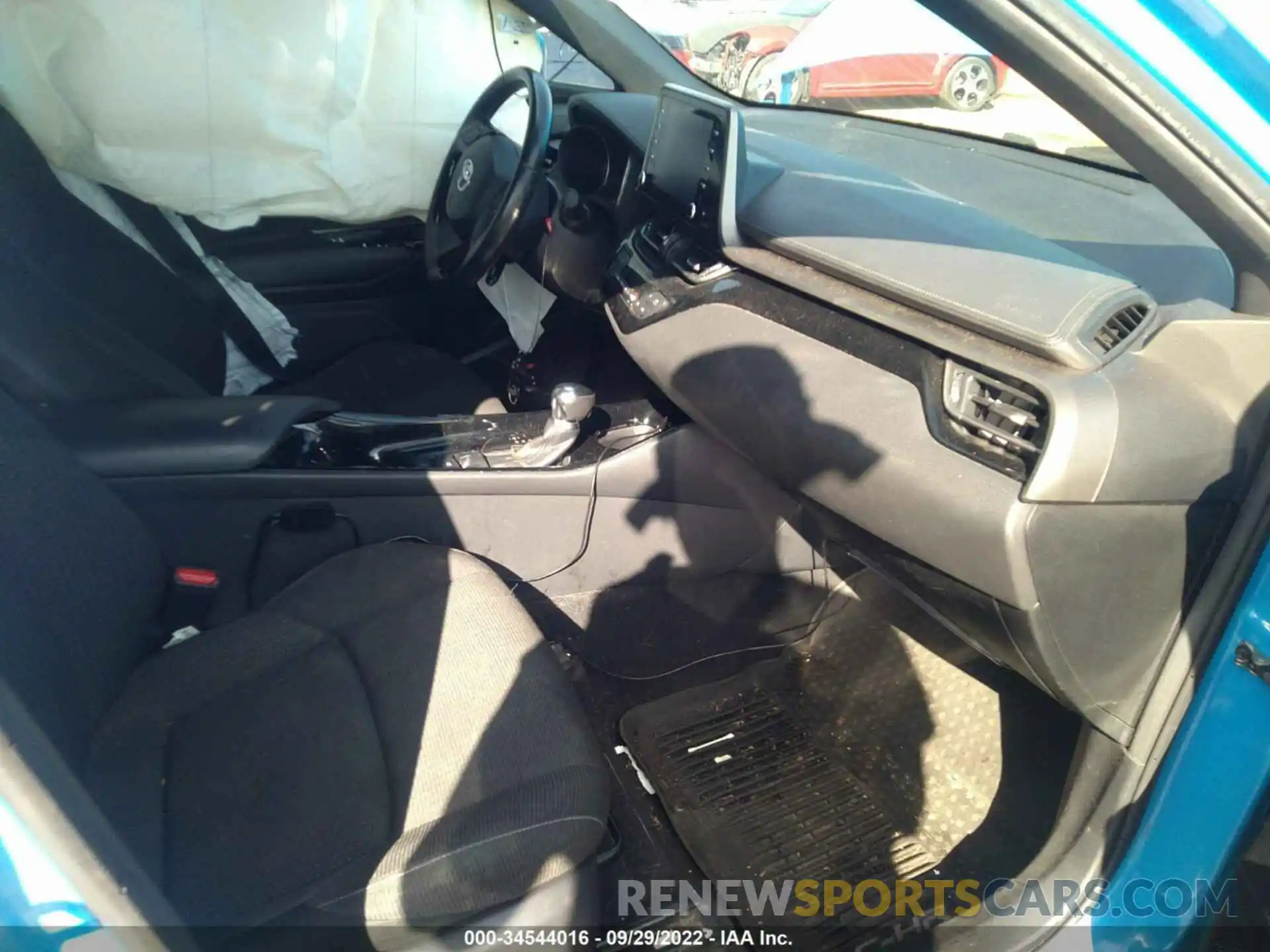 5 Photograph of a damaged car JTNKHMBX8K1051502 TOYOTA C-HR 2019