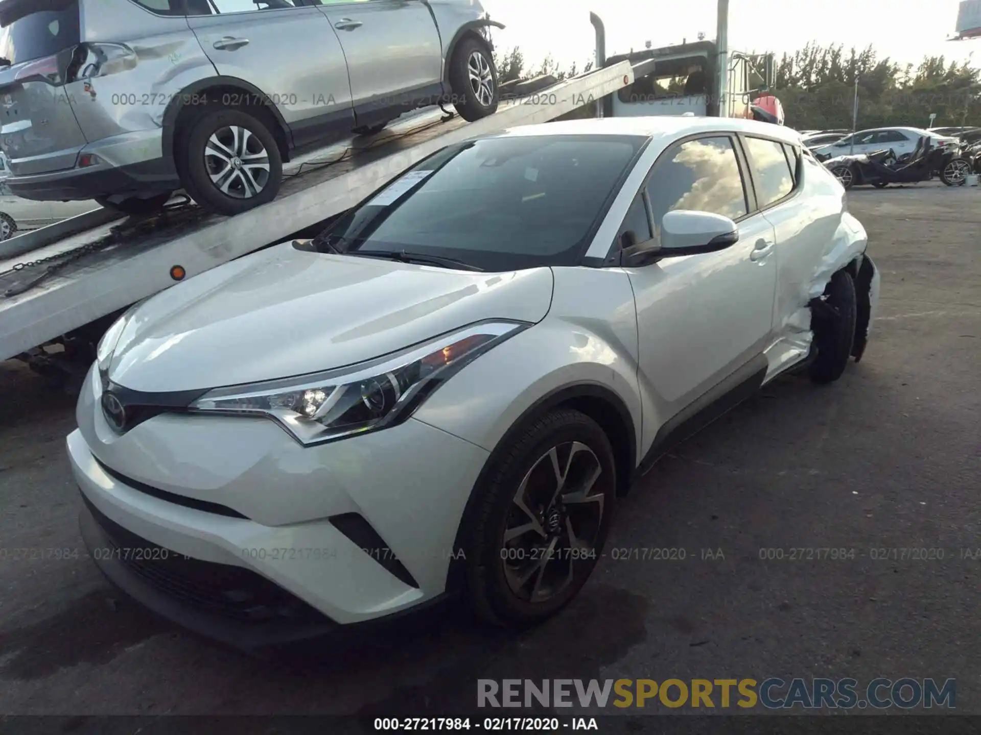 2 Фотография поврежденного автомобиля JTNKHMBX8K1057199 TOYOTA C-HR 2019