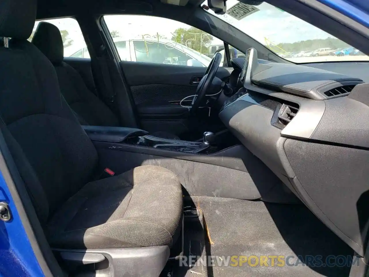 5 Photograph of a damaged car JTNKHMBX9K1037317 TOYOTA C-HR 2019