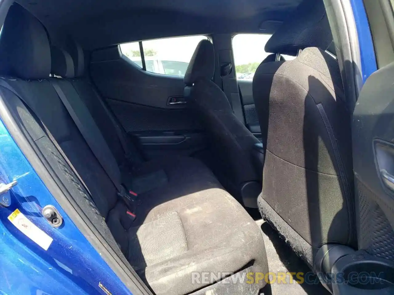 6 Photograph of a damaged car JTNKHMBX9K1037317 TOYOTA C-HR 2019