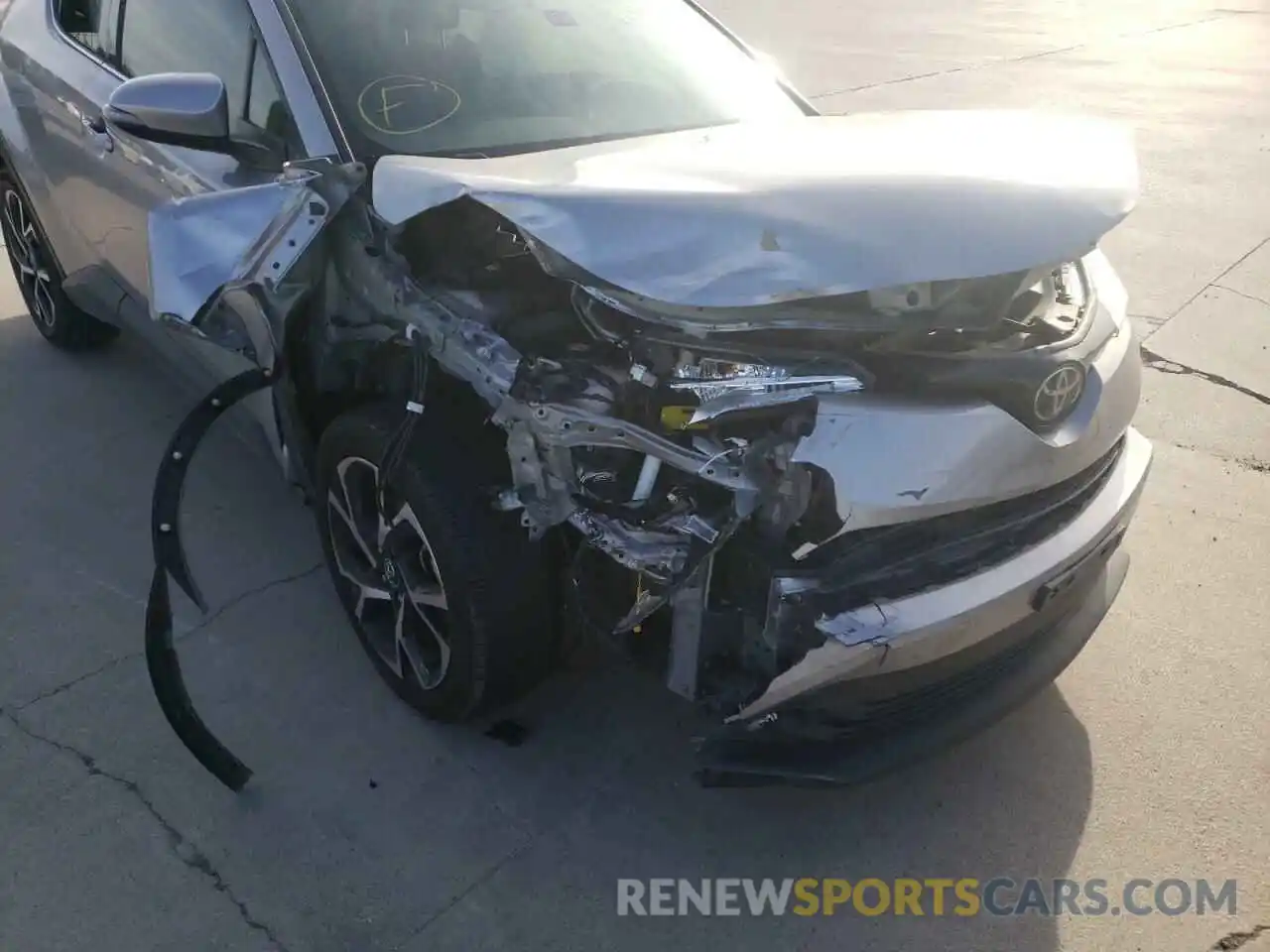 9 Photograph of a damaged car JTNKHMBX9K1046390 TOYOTA C-HR 2019