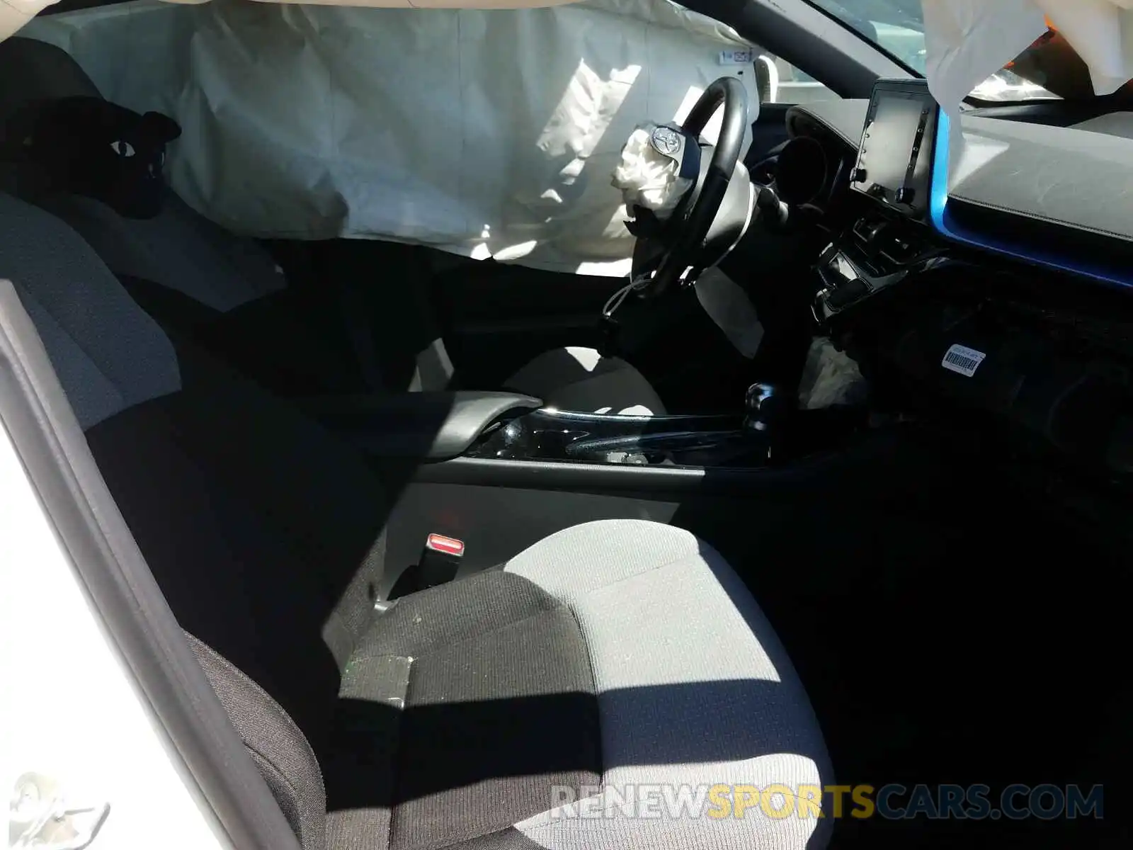 5 Photograph of a damaged car JTNKHMBXXK1012667 TOYOTA C-HR 2019