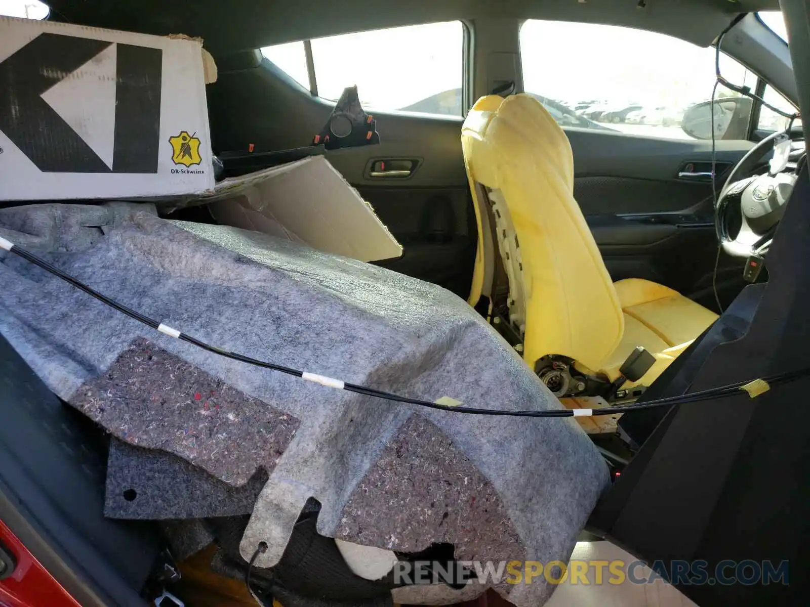 6 Photograph of a damaged car JTNKHMBXXK1021403 TOYOTA C-HR 2019