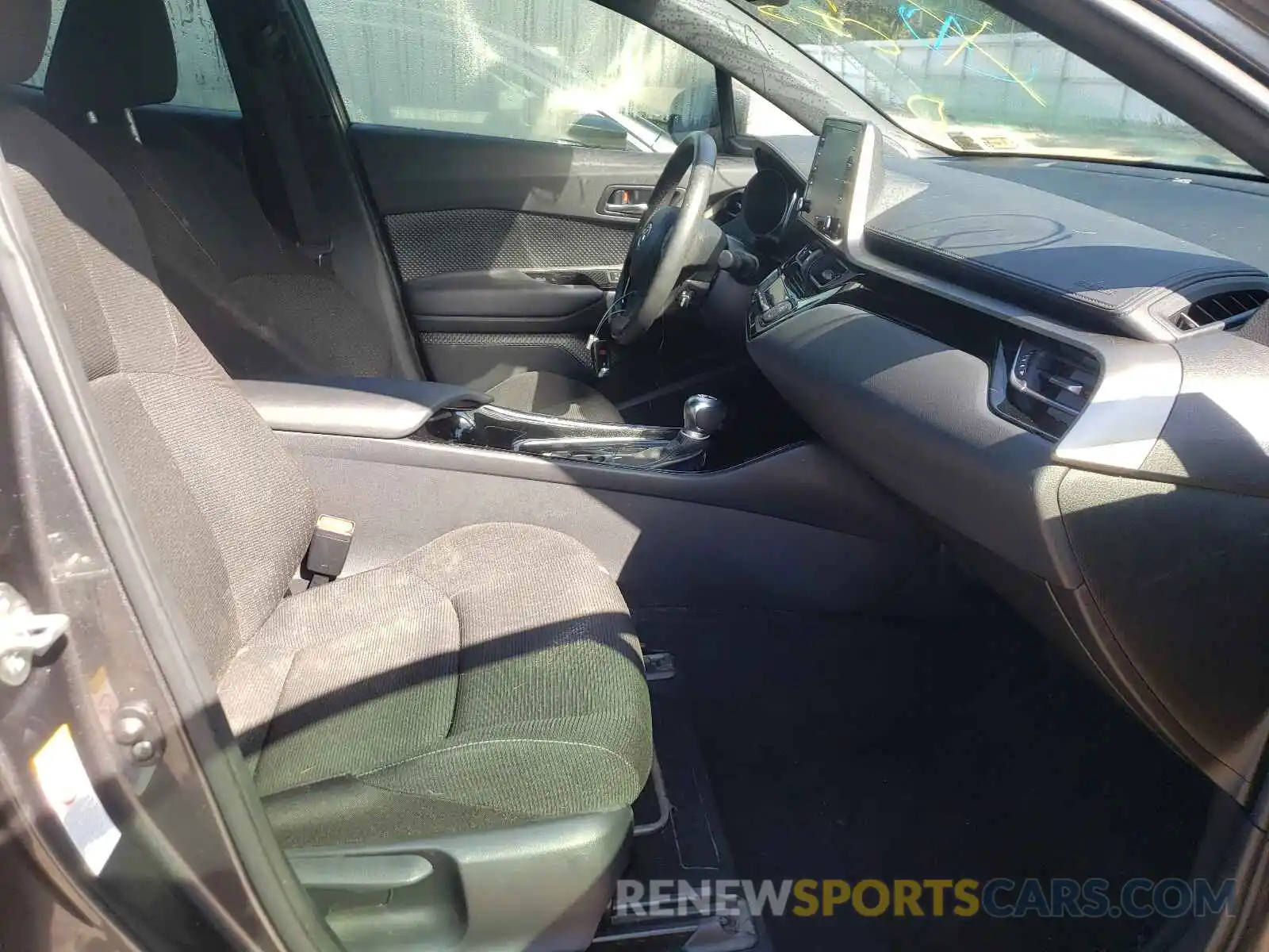 5 Photograph of a damaged car JTNKHMBXXK1038184 TOYOTA C-HR 2019