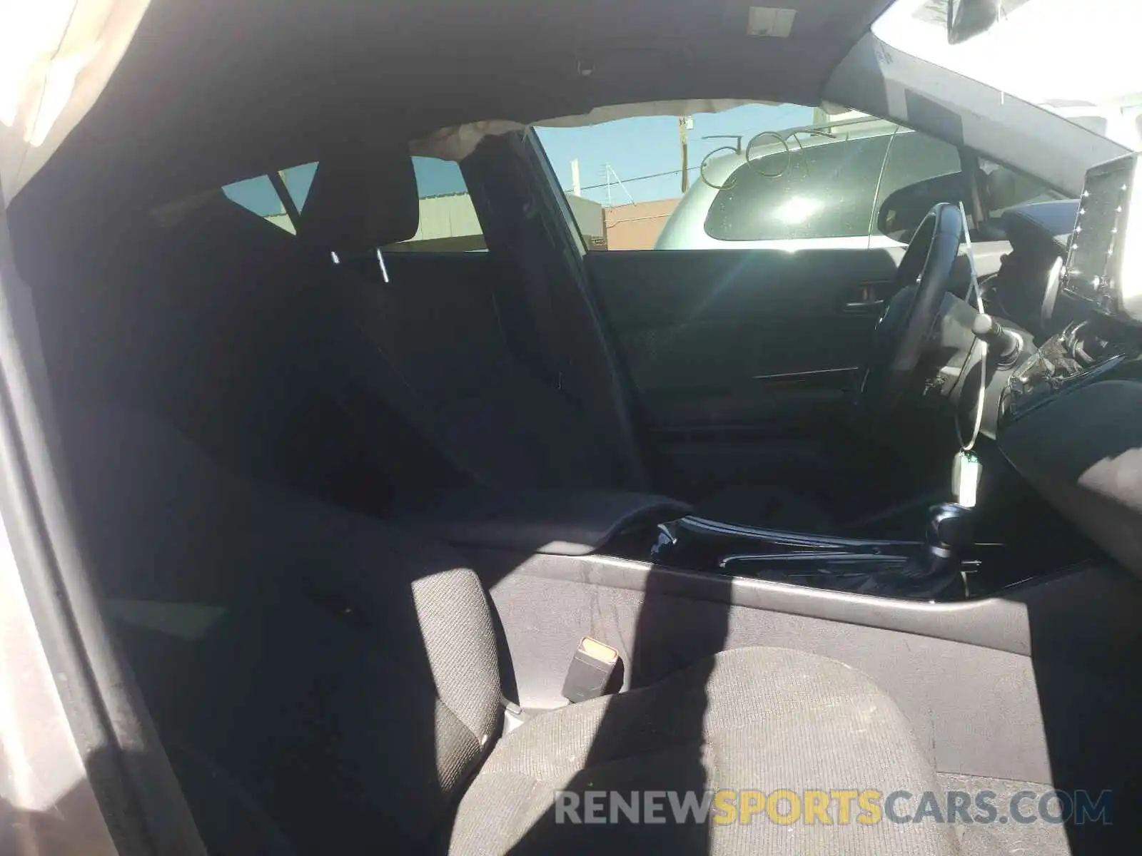 5 Photograph of a damaged car JTNKHMBXXK1044440 TOYOTA C-HR 2019