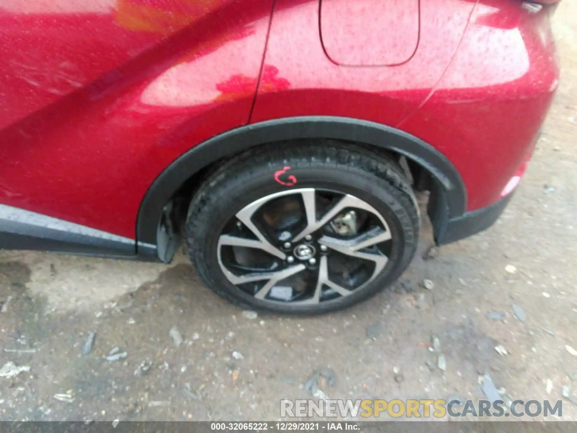 13 Photograph of a damaged car JTNKHMBXXK1052733 TOYOTA C-HR 2019