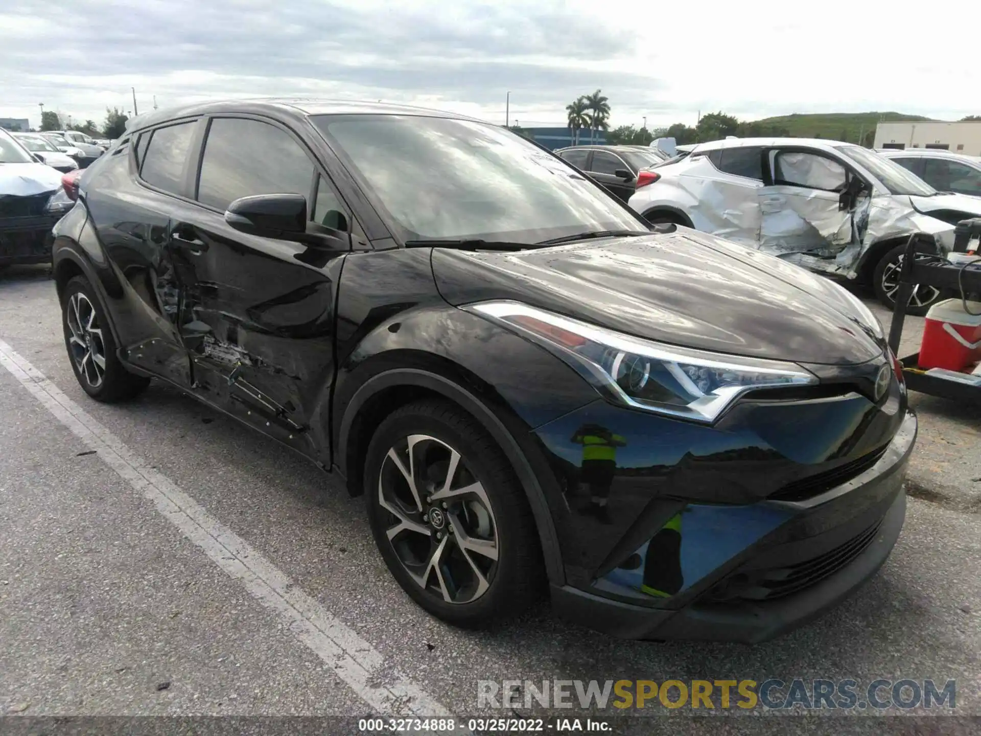 1 Фотография поврежденного автомобиля NMTKHMBX0KR076044 TOYOTA C-HR 2019