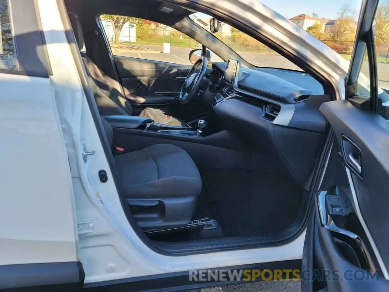 5 Photograph of a damaged car NMTKHMBX0KR076609 TOYOTA C-HR 2019