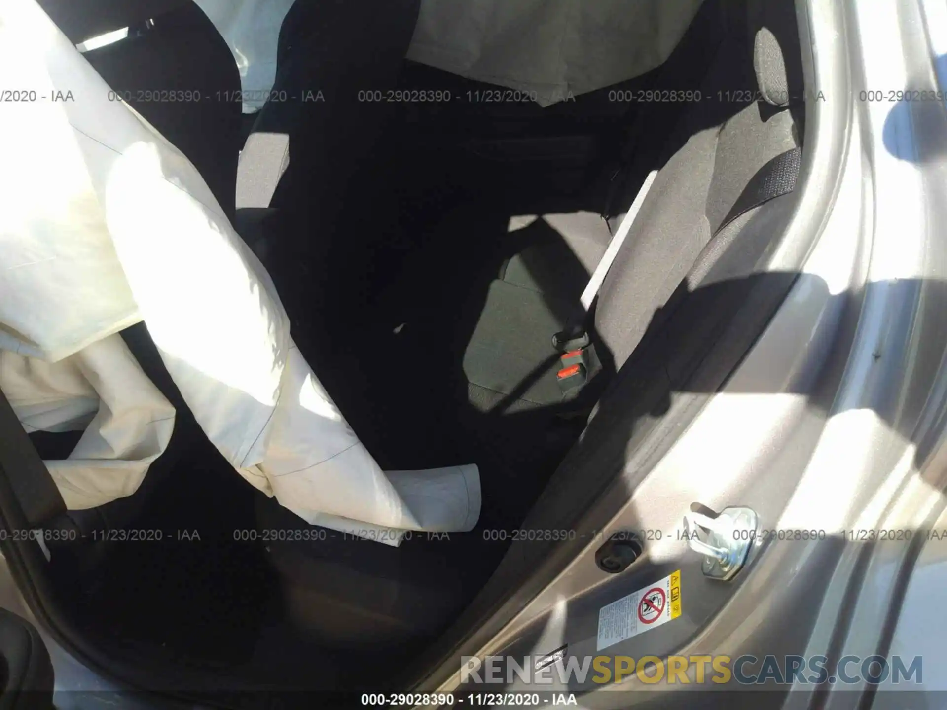 8 Photograph of a damaged car NMTKHMBX1KR098327 TOYOTA C-HR 2019