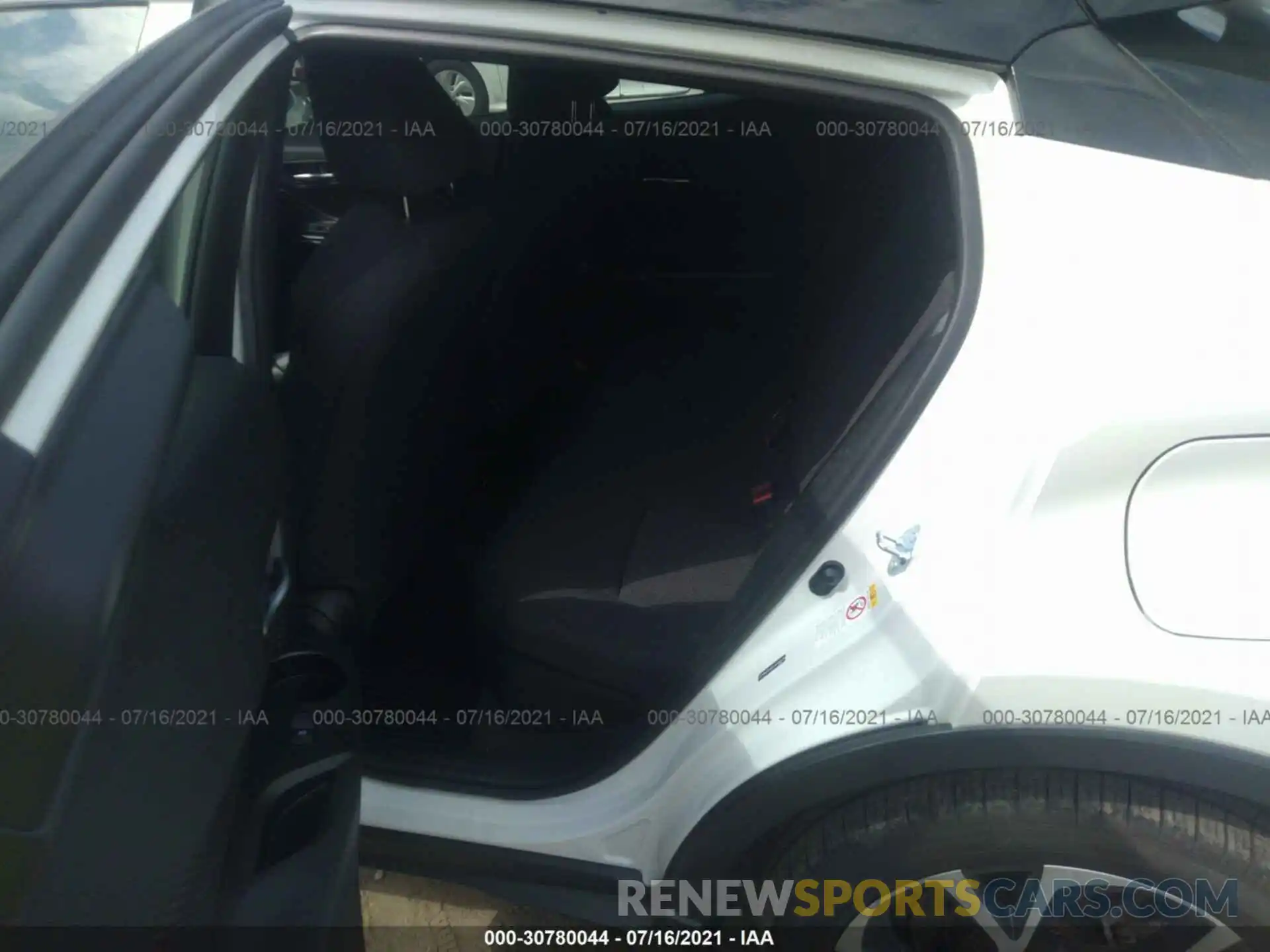 8 Photograph of a damaged car NMTKHMBX2KR081438 TOYOTA C-HR 2019