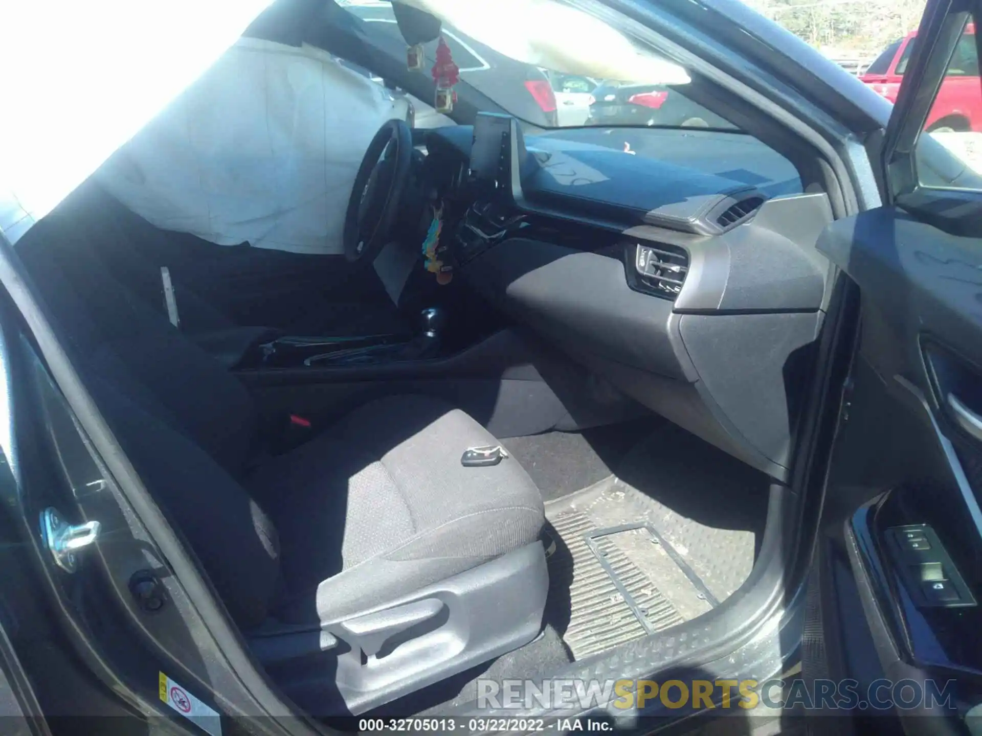 5 Photograph of a damaged car NMTKHMBX2KR090110 TOYOTA C-HR 2019