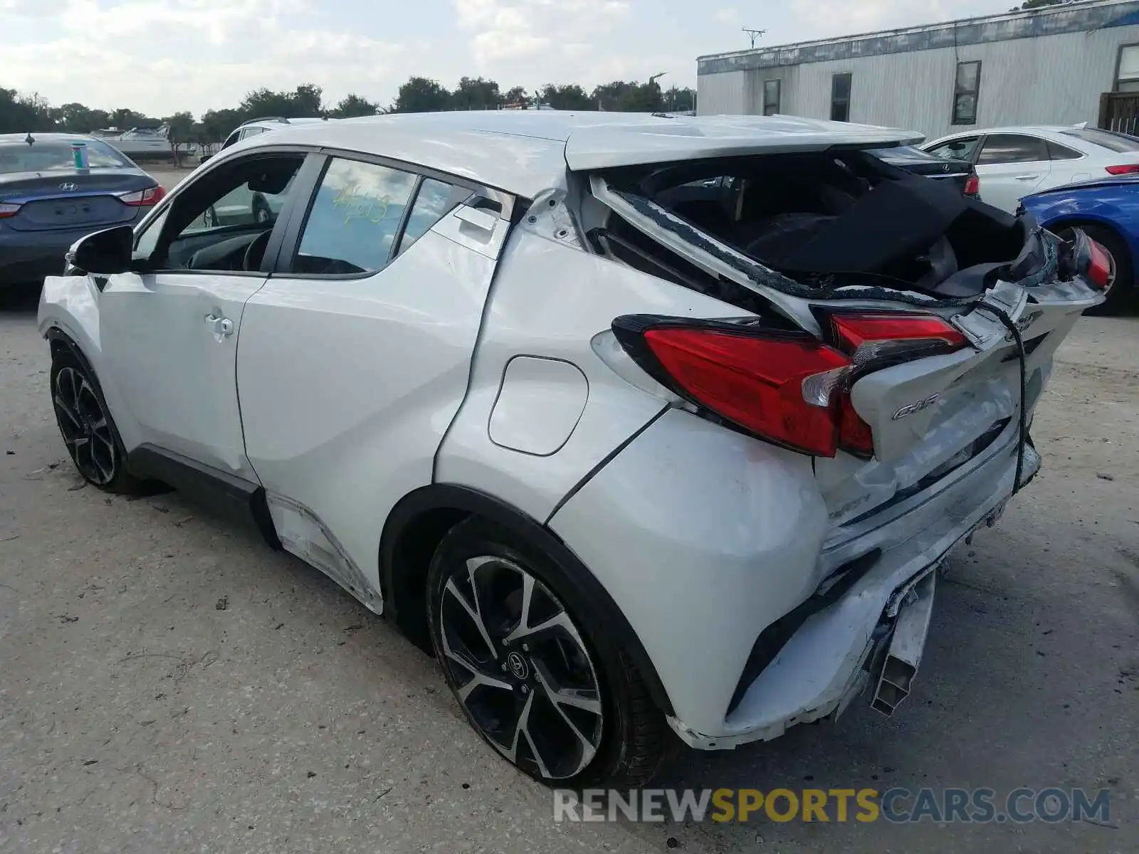 3 Фотография поврежденного автомобиля NMTKHMBX2KR090463 TOYOTA C-HR 2019