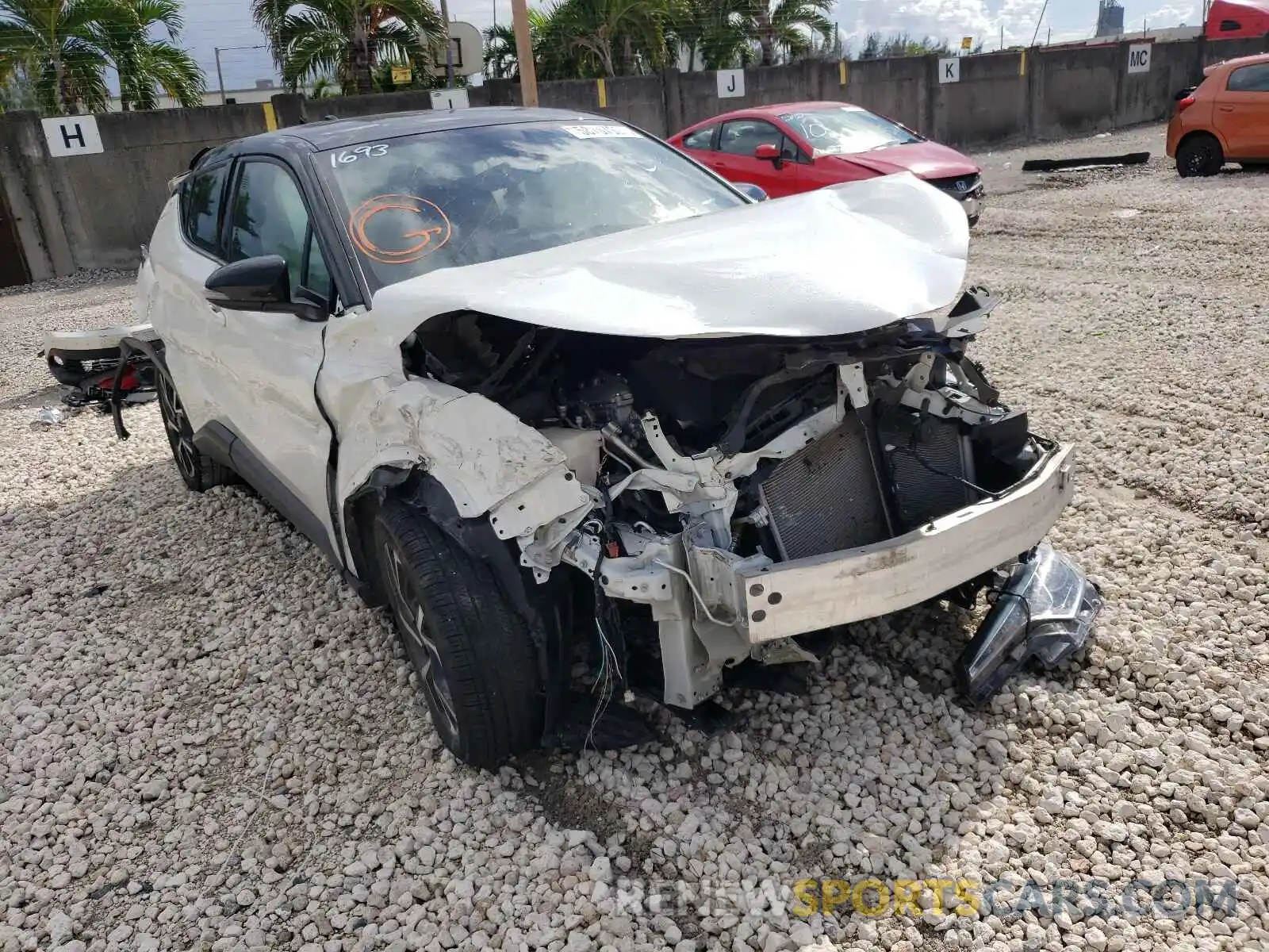 1 Photograph of a damaged car NMTKHMBX2KR091693 TOYOTA C-HR 2019