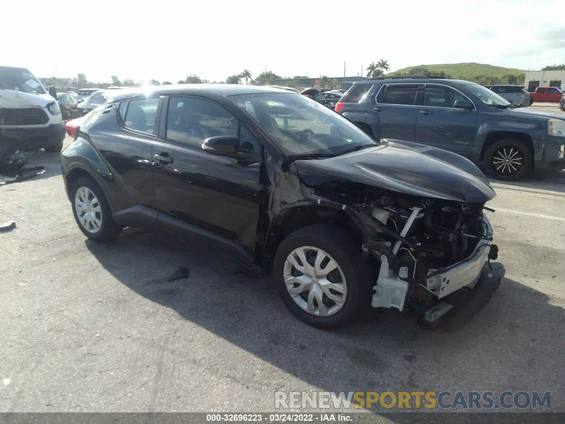 1 Photograph of a damaged car NMTKHMBX2KR096277 TOYOTA C-HR 2019