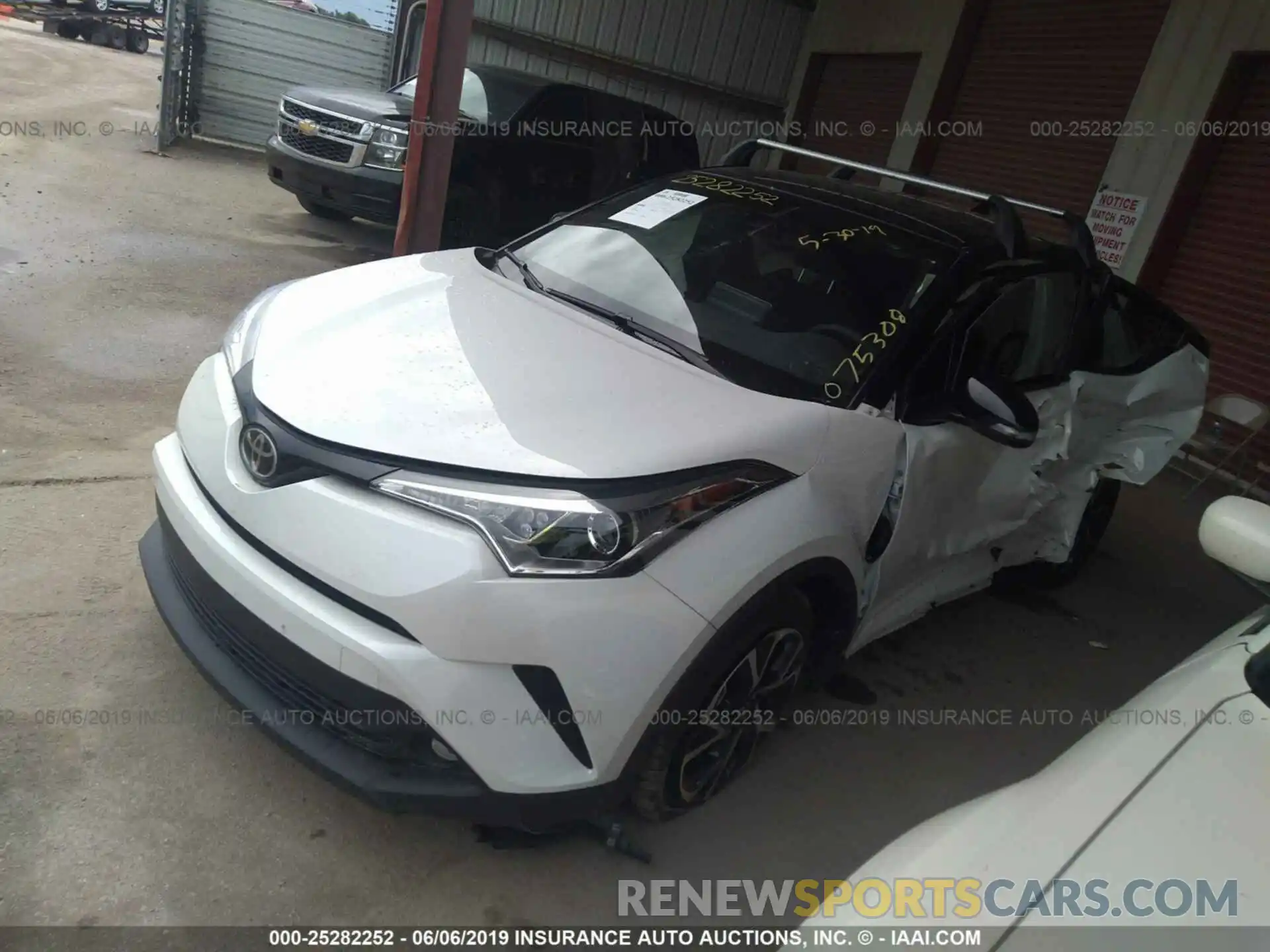 2 Фотография поврежденного автомобиля NMTKHMBX3KR075308 TOYOTA C-HR 2019