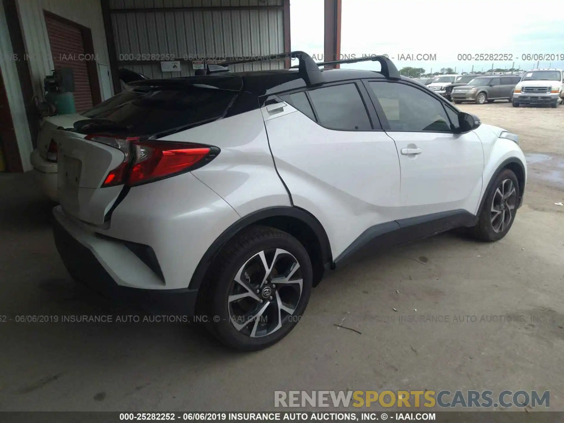 4 Фотография поврежденного автомобиля NMTKHMBX3KR075308 TOYOTA C-HR 2019