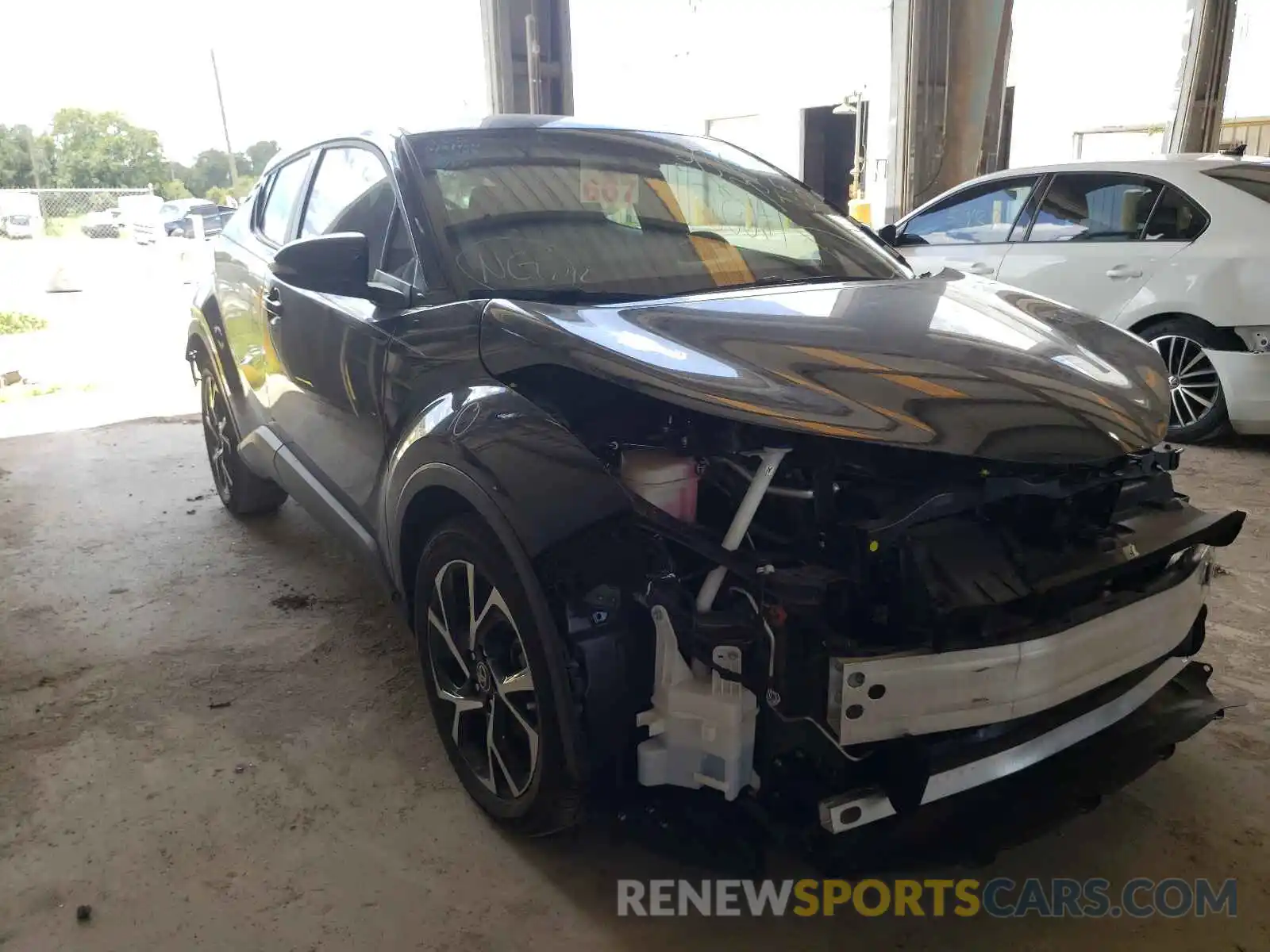 1 Photograph of a damaged car NMTKHMBX4KR069985 TOYOTA C-HR 2019