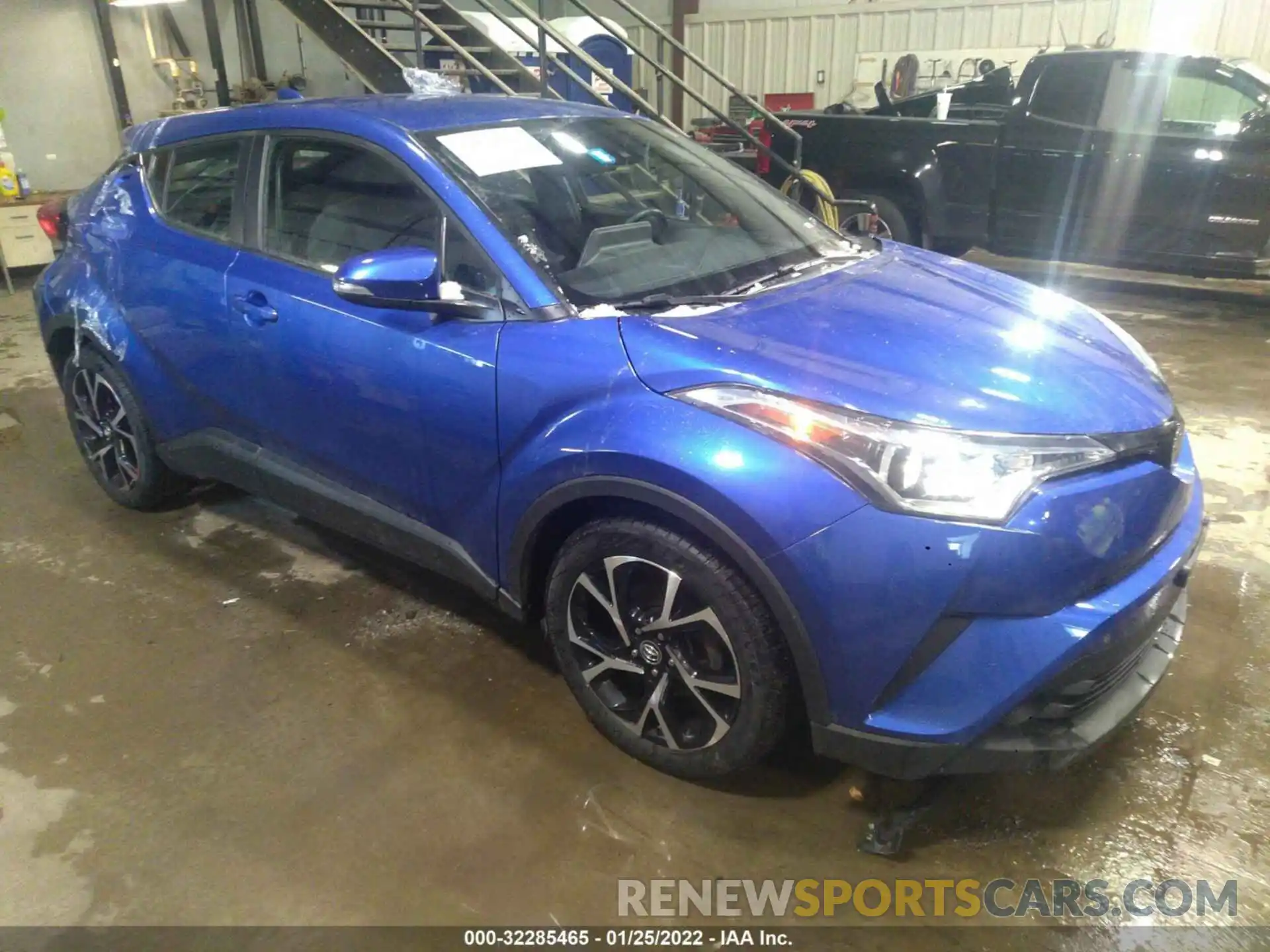 1 Фотография поврежденного автомобиля NMTKHMBX4KR070604 TOYOTA C-HR 2019