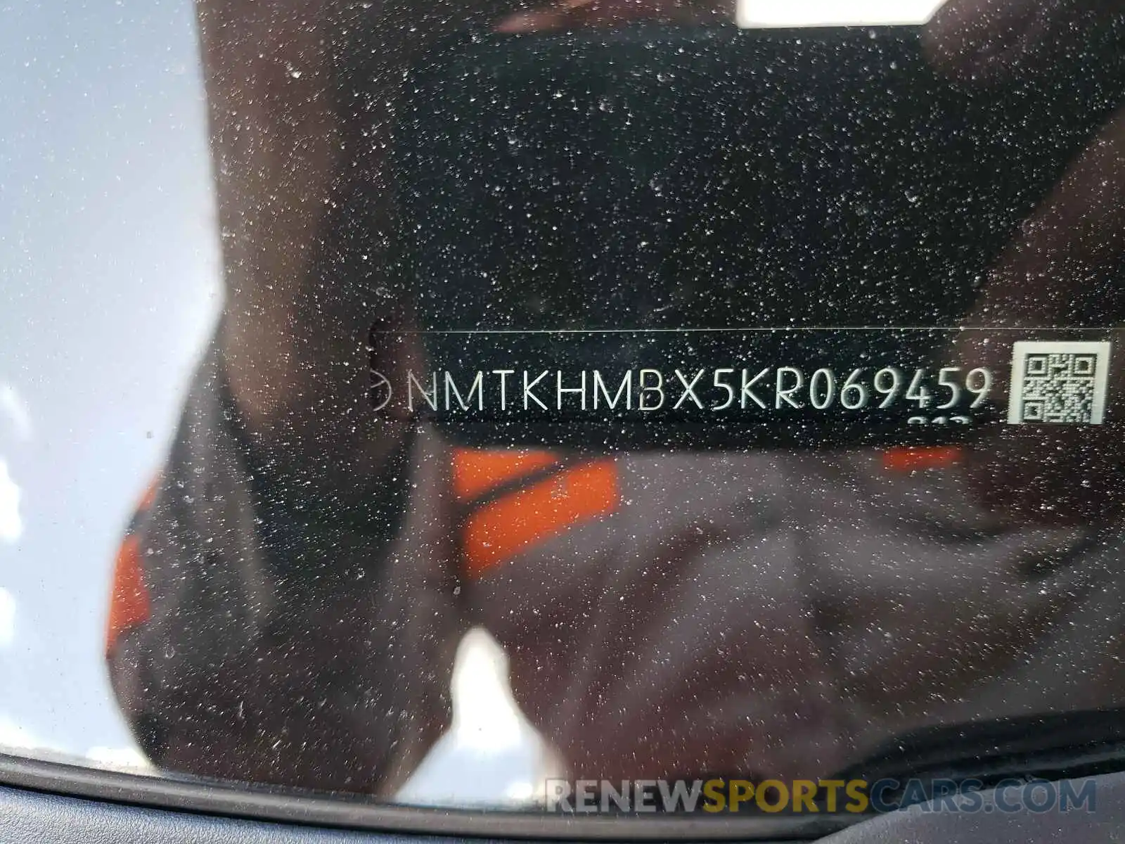 10 Photograph of a damaged car NMTKHMBX5KR069459 TOYOTA C-HR 2019