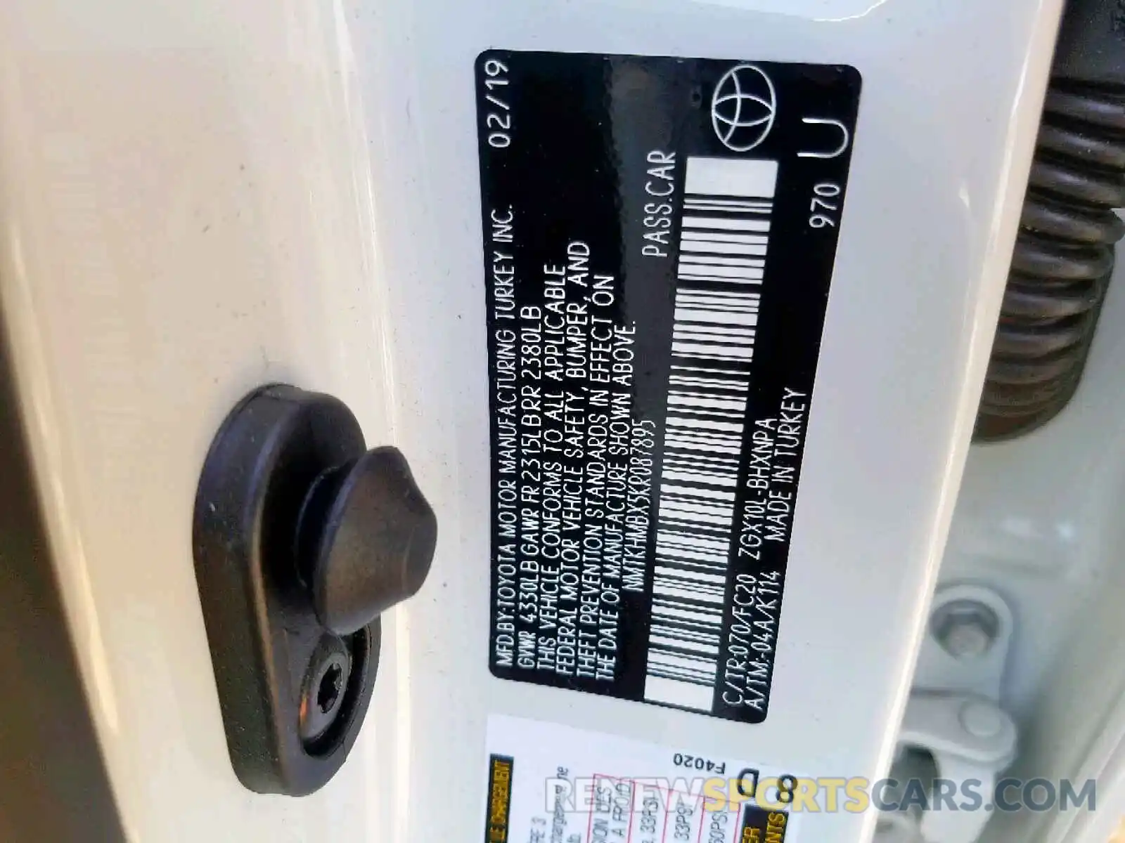 10 Фотография поврежденного автомобиля NMTKHMBX5KR087895 TOYOTA C-HR 2019