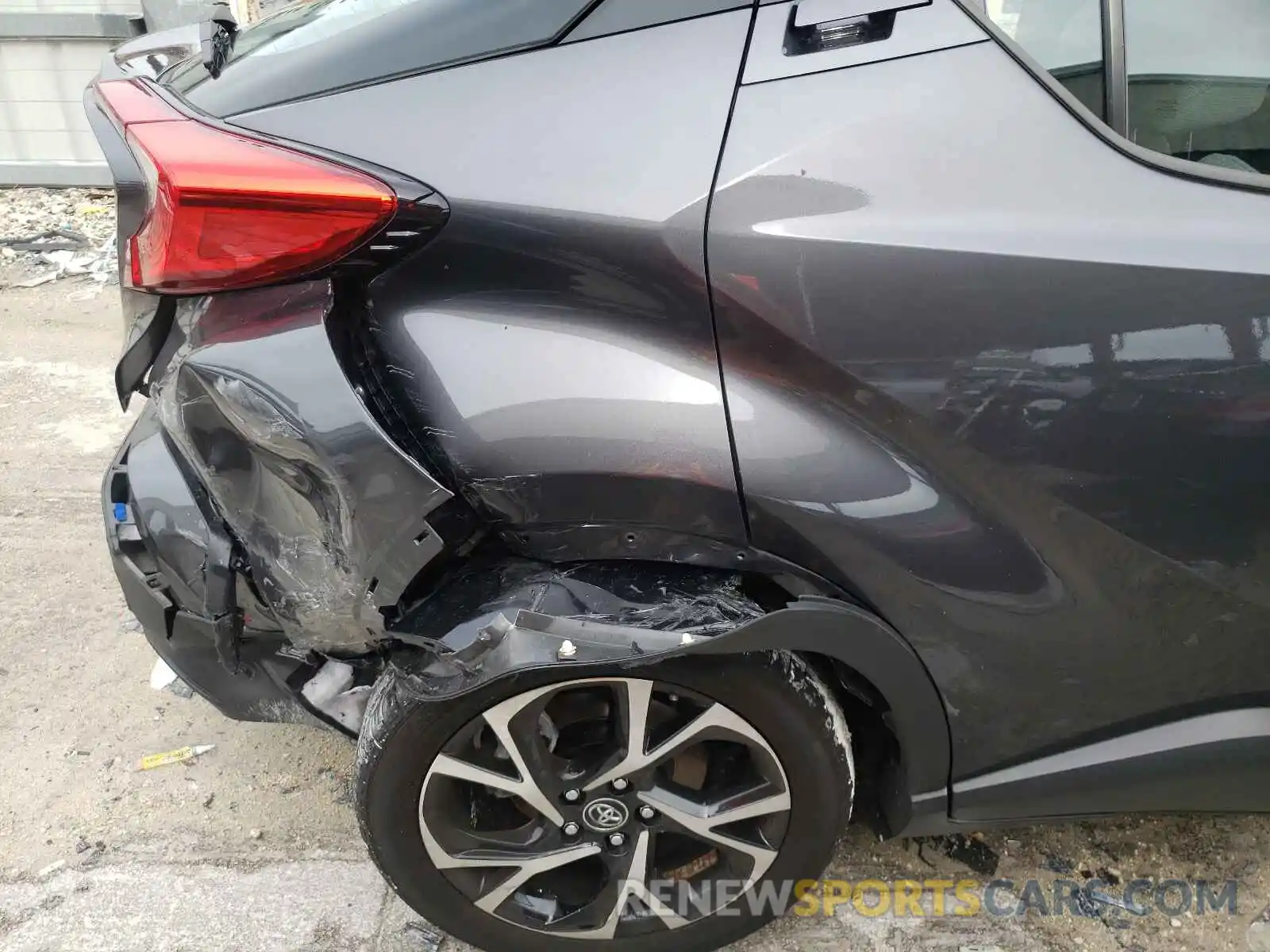 9 Photograph of a damaged car NMTKHMBX5KR101018 TOYOTA C-HR 2019