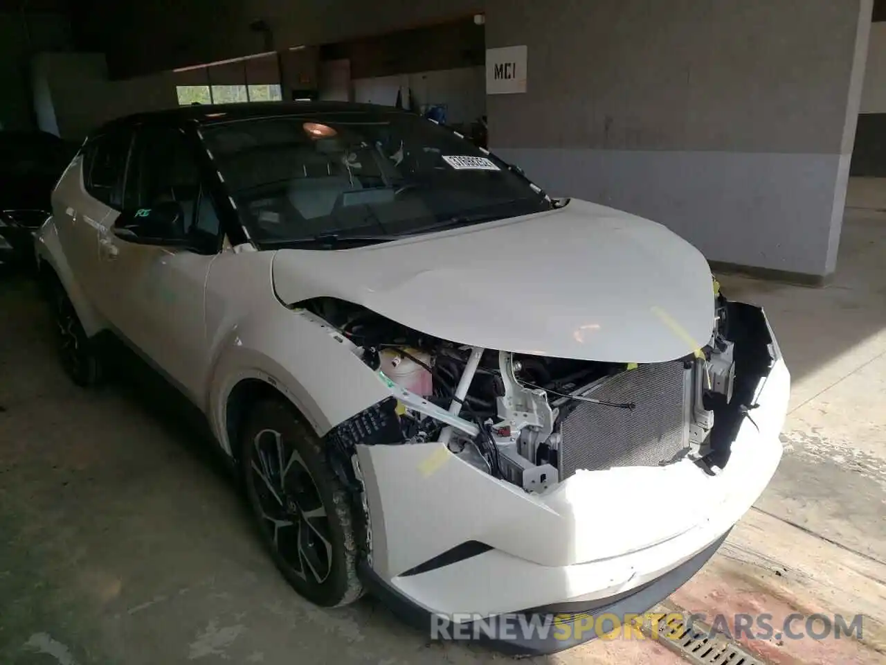 1 Photograph of a damaged car NMTKHMBX6KR095651 TOYOTA C-HR 2019