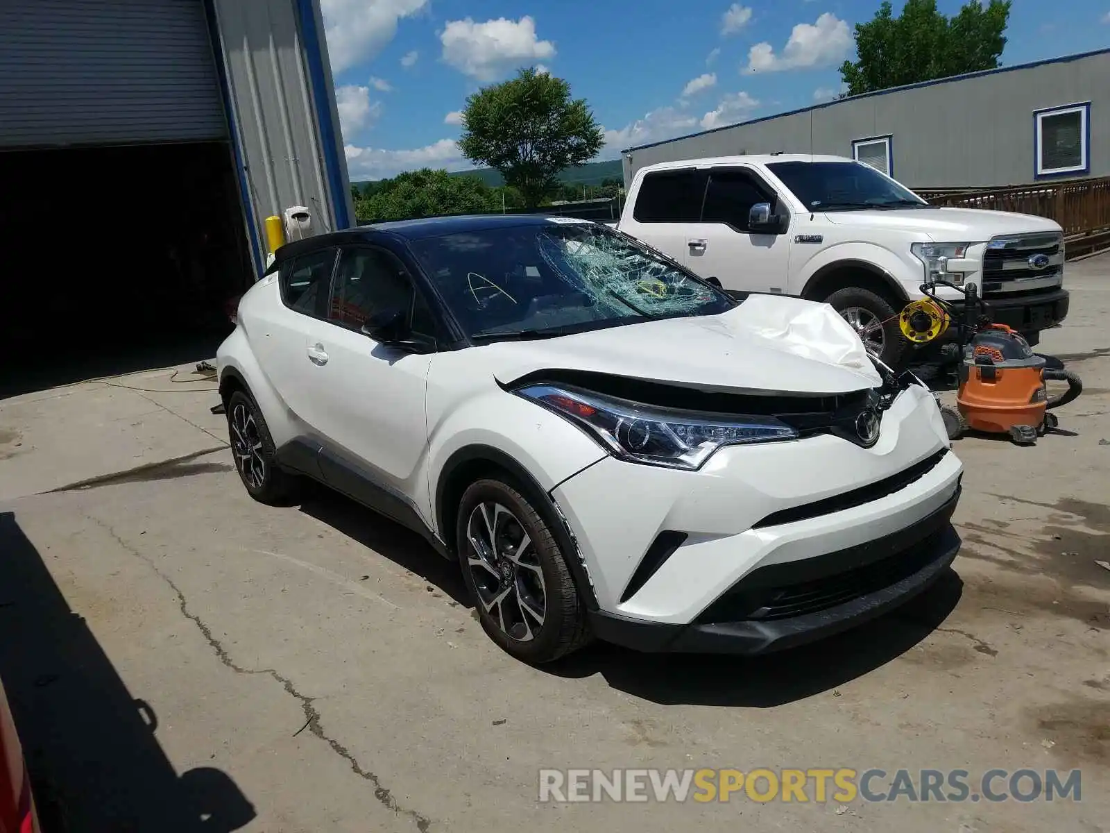 1 Photograph of a damaged car NMTKHMBX7KR095349 TOYOTA C-HR 2019