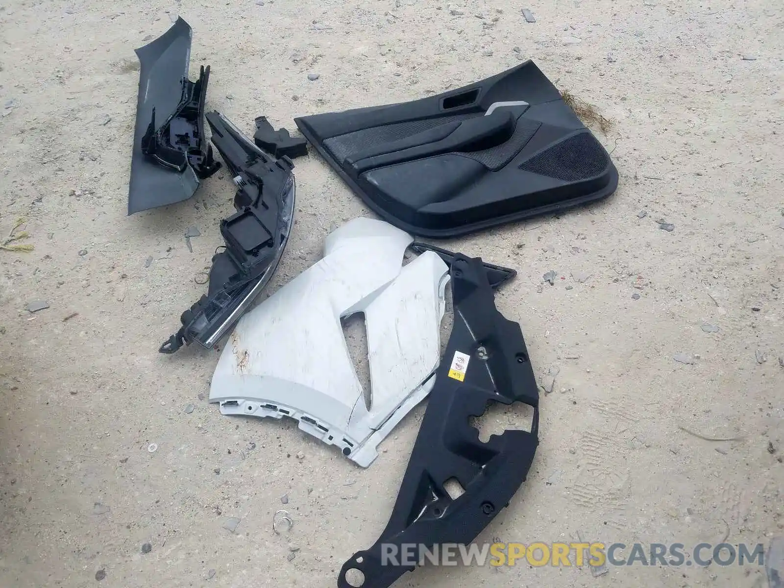 9 Photograph of a damaged car NMTKHMBX8KR086482 TOYOTA C-HR 2019