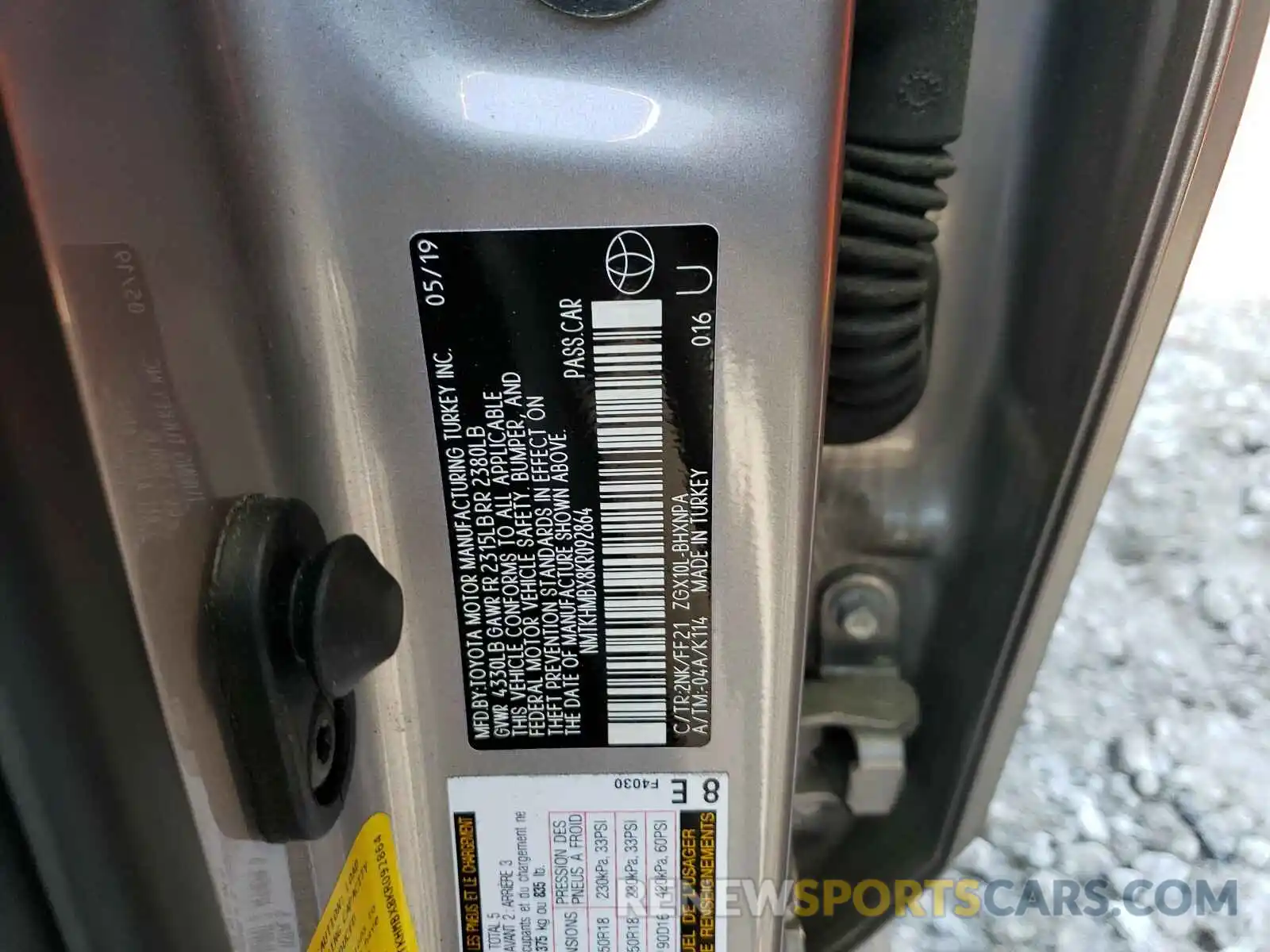 10 Фотография поврежденного автомобиля NMTKHMBX8KR092864 TOYOTA C-HR 2019