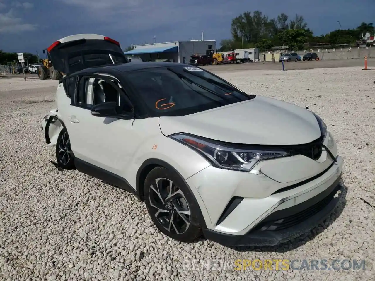 1 Фотография поврежденного автомобиля NMTKHMBX9KR072882 TOYOTA C-HR 2019