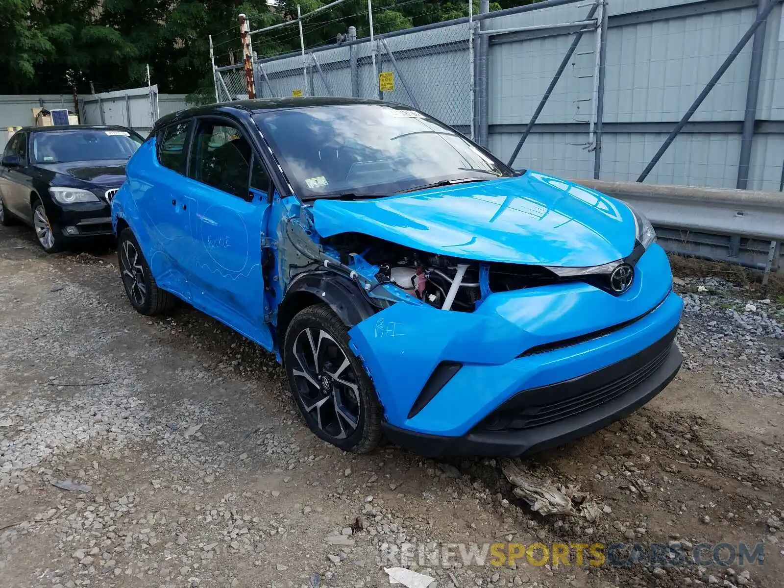 1 Фотография поврежденного автомобиля NMTKHMBX9KR075667 TOYOTA C-HR 2019