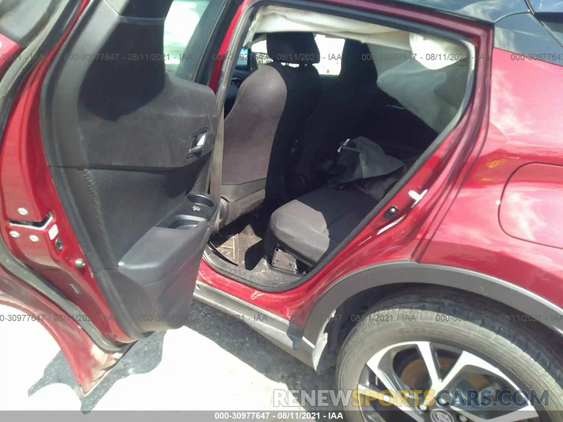 8 Photograph of a damaged car NMTKHMBX9KR081632 TOYOTA C-HR 2019