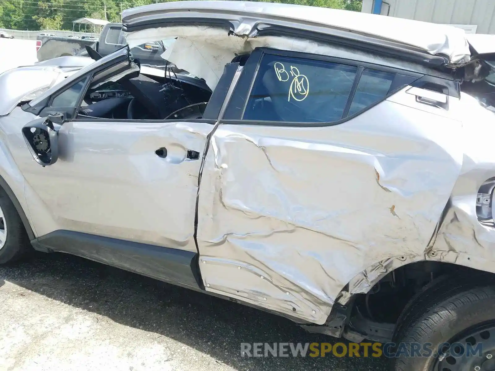 10 Photograph of a damaged car NMTKHMBXXKR080330 TOYOTA C-HR 2019